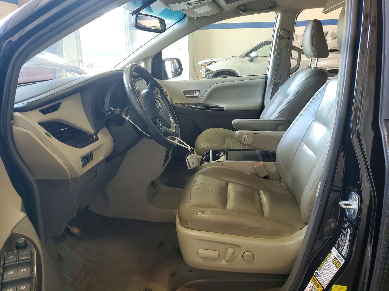 2015 Toyota Sienna Xle Premium 8-passenger Black vin: 5TDYK3DC1FS617626