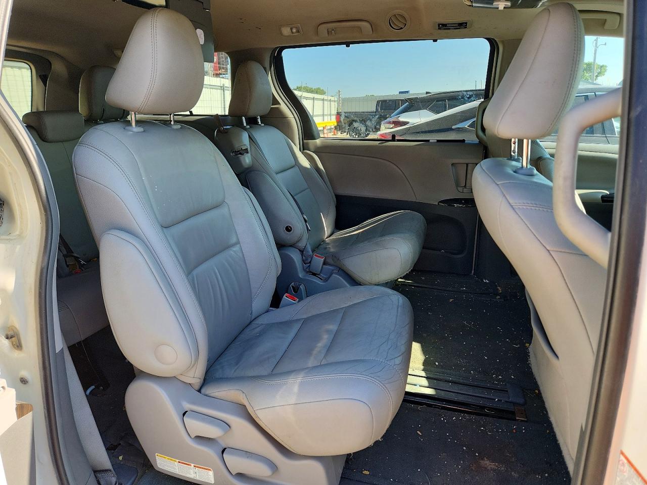 2015 Toyota Sienna Xle 8-passenger White vin: 5TDYK3DC1FS622115