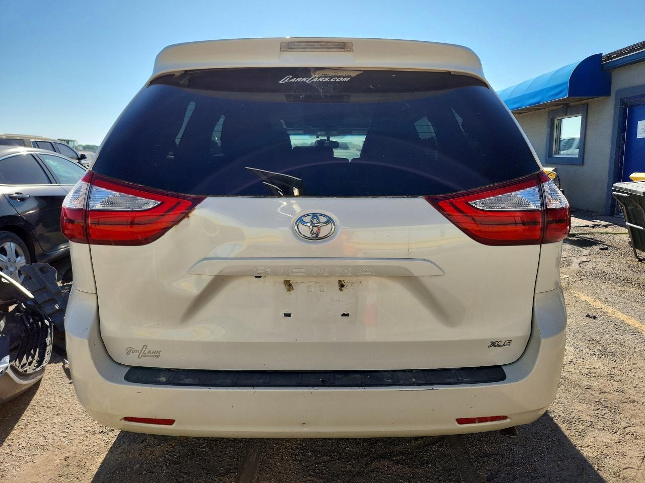 2015 Toyota Sienna Xle 8-passenger White vin: 5TDYK3DC1FS622115