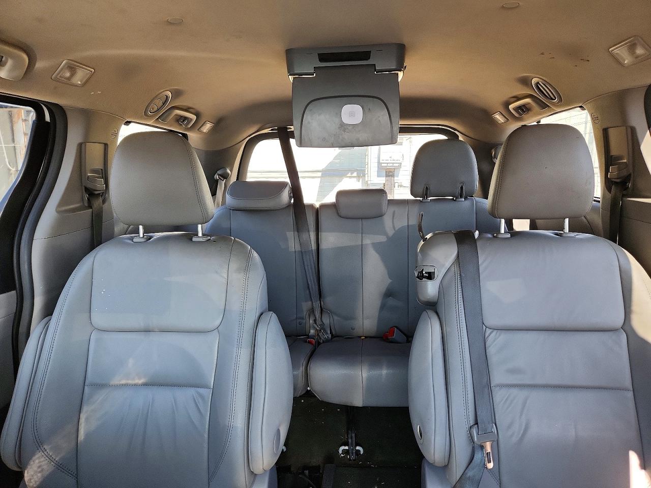 2015 Toyota Sienna Xle 8-passenger White vin: 5TDYK3DC1FS622115