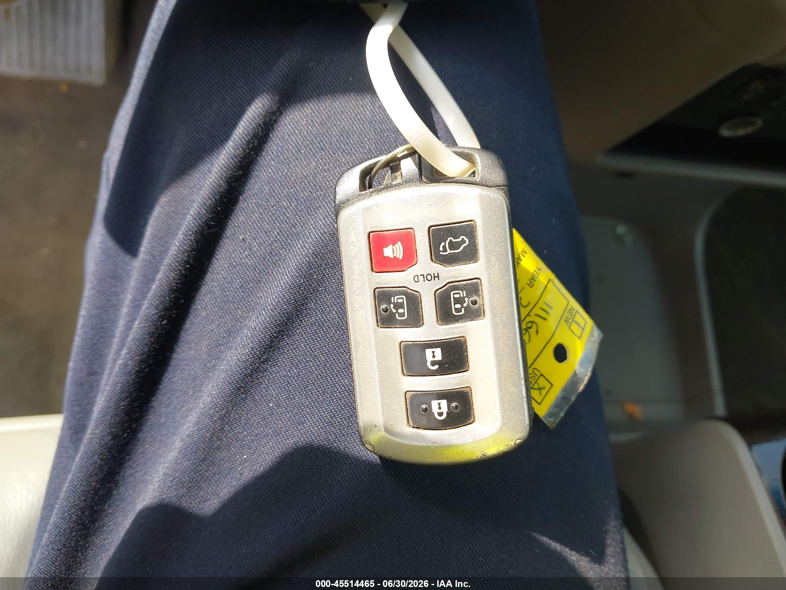 2015 Toyota Sienna Xle 8 Passenger White vin: 5TDYK3DC1FS627377