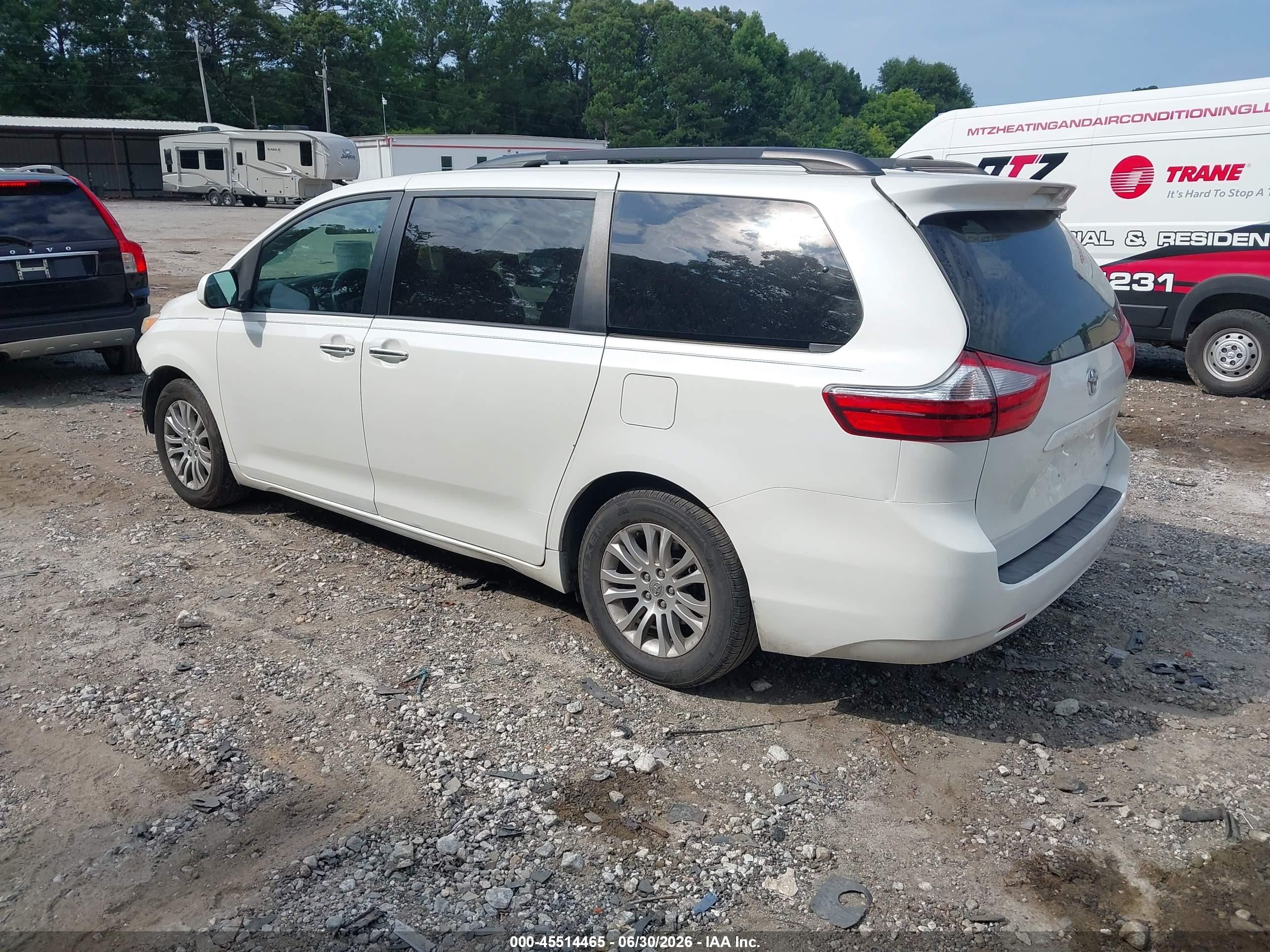 2015 Toyota Sienna Xle 8 Passenger White vin: 5TDYK3DC1FS627377