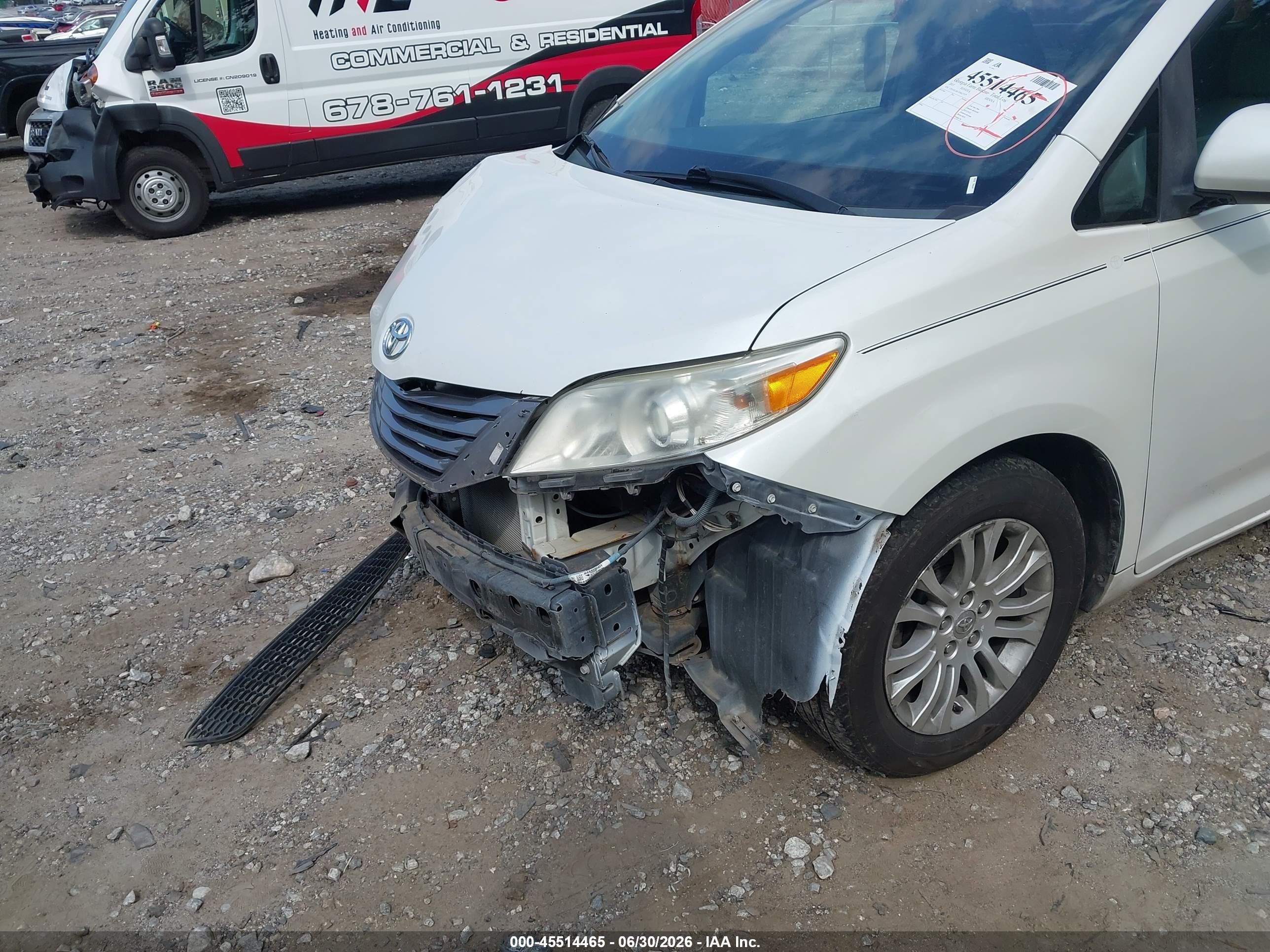 2015 Toyota Sienna Xle 8 Passenger White vin: 5TDYK3DC1FS627377