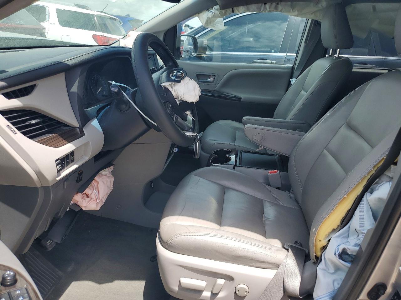 2015 Toyota Sienna Xle 8-passenger Silver vin: 5TDYK3DC1FS640307