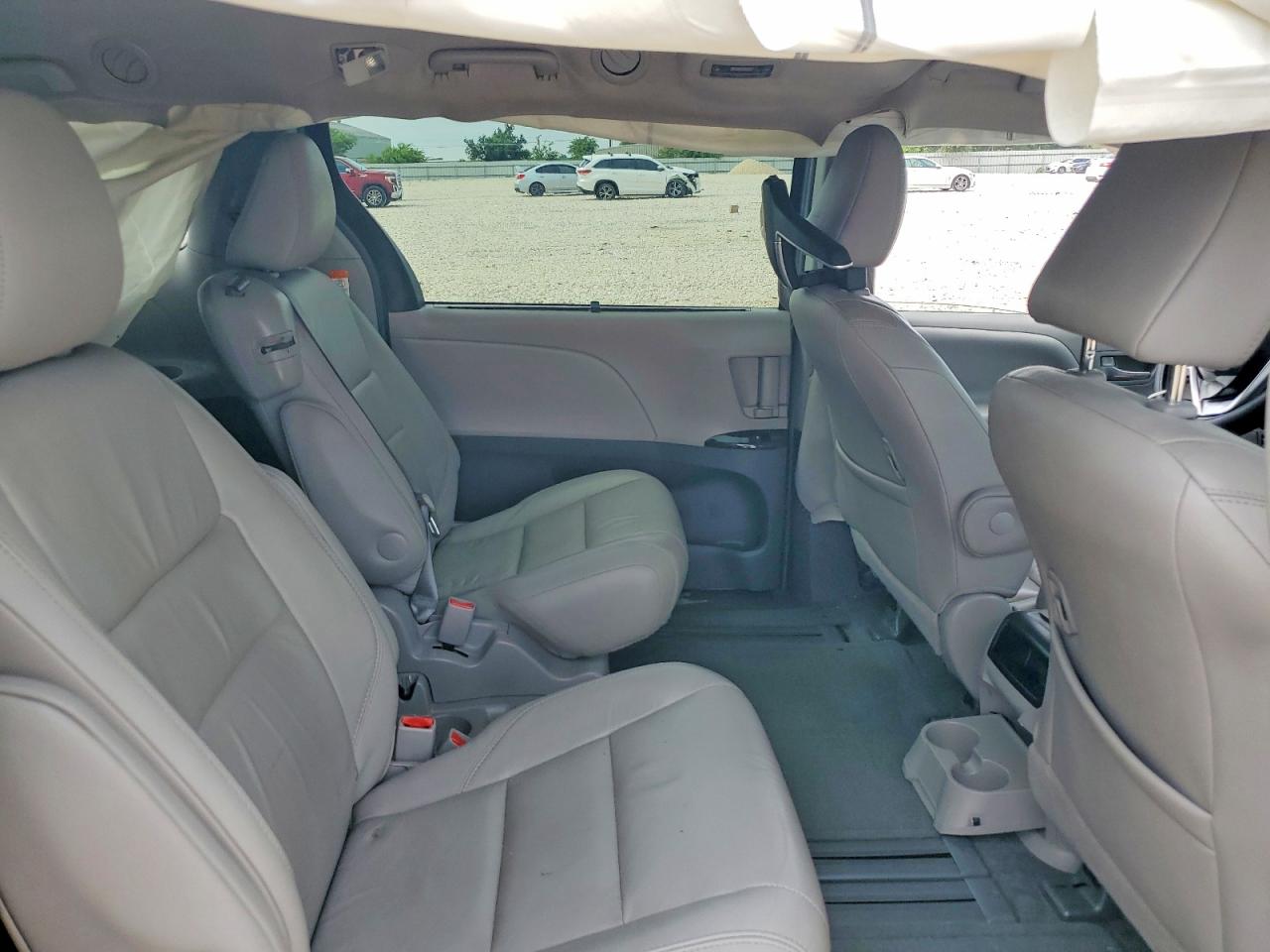 2015 Toyota Sienna Xle 8-passenger Silver vin: 5TDYK3DC1FS640307