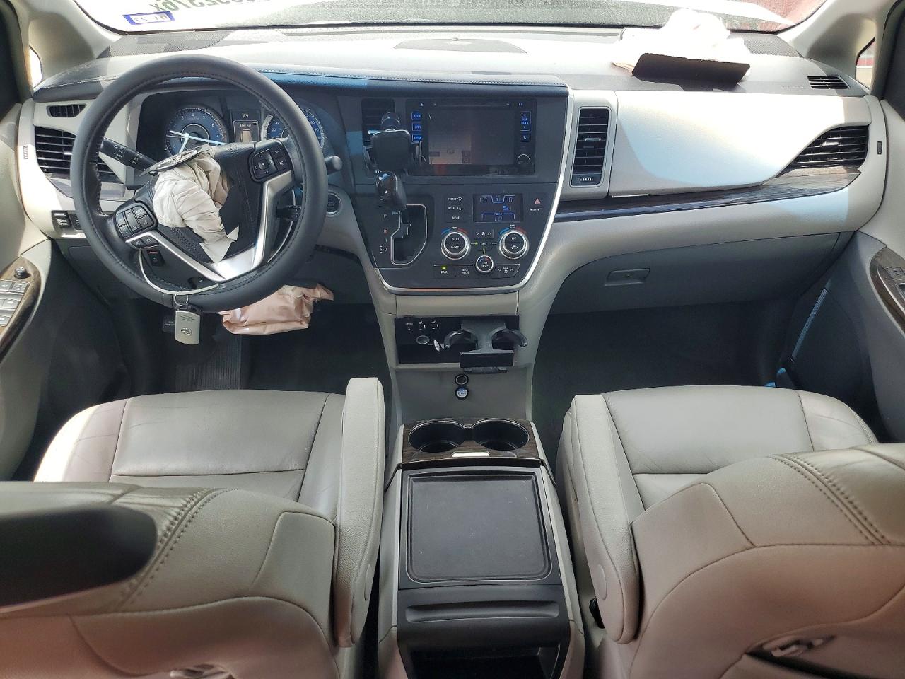 2015 Toyota Sienna Xle 8-passenger Silver vin: 5TDYK3DC1FS640307