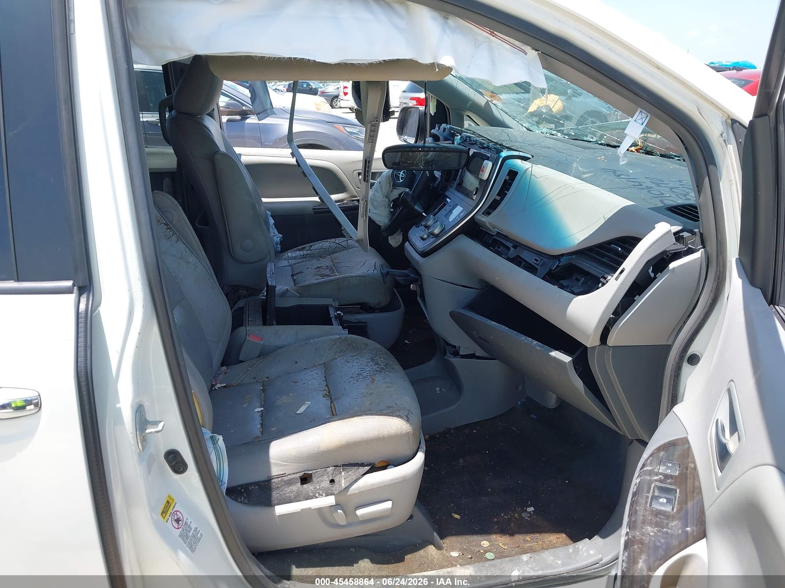 2015 Toyota Sienna Xle 8 Passenger White vin: 5TDYK3DC1FS650190