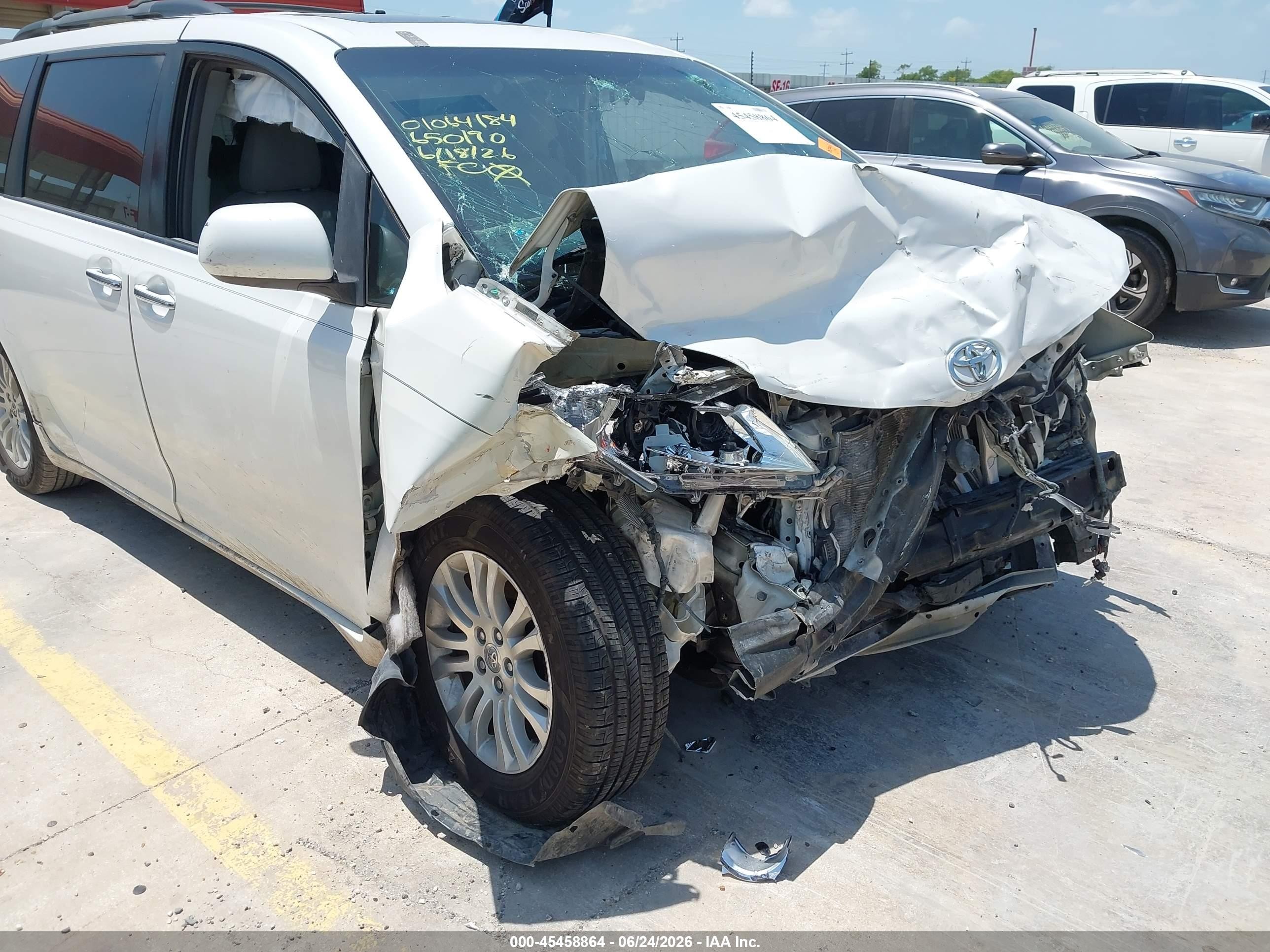 2015 Toyota Sienna Xle 8 Passenger White vin: 5TDYK3DC1FS650190