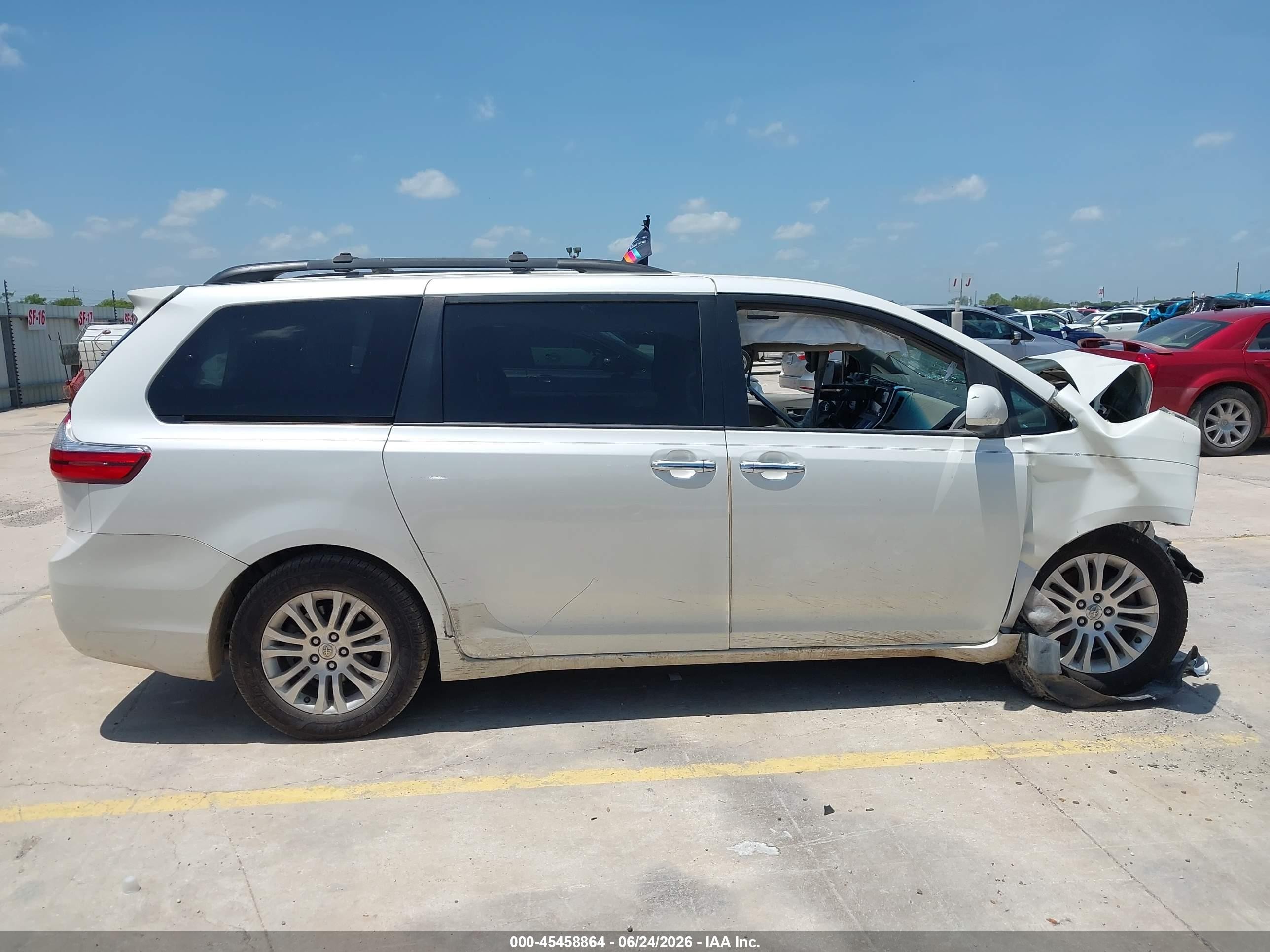 2015 Toyota Sienna Xle 8 Passenger White vin: 5TDYK3DC1FS650190