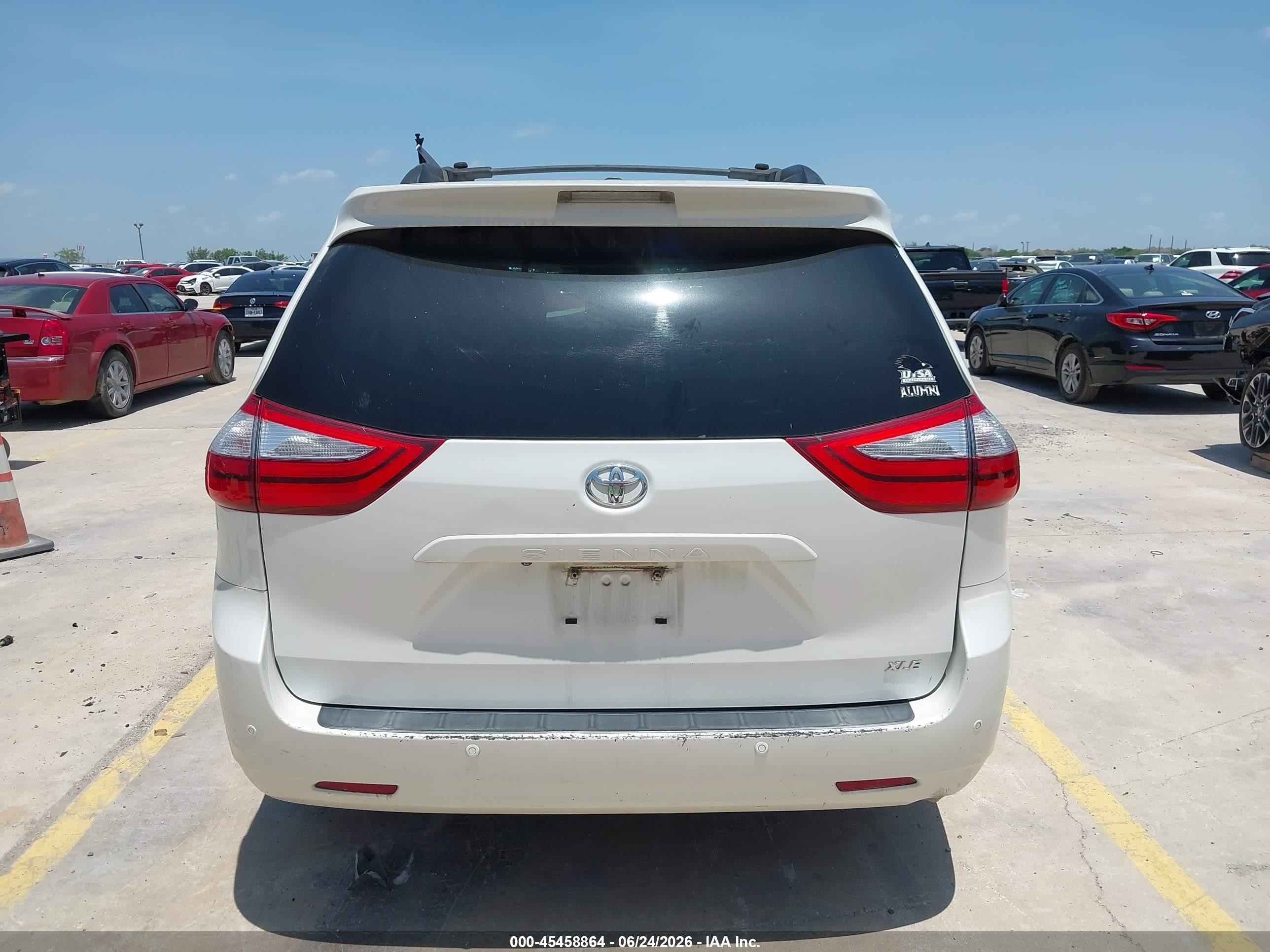 2015 Toyota Sienna Xle 8 Passenger White vin: 5TDYK3DC1FS650190