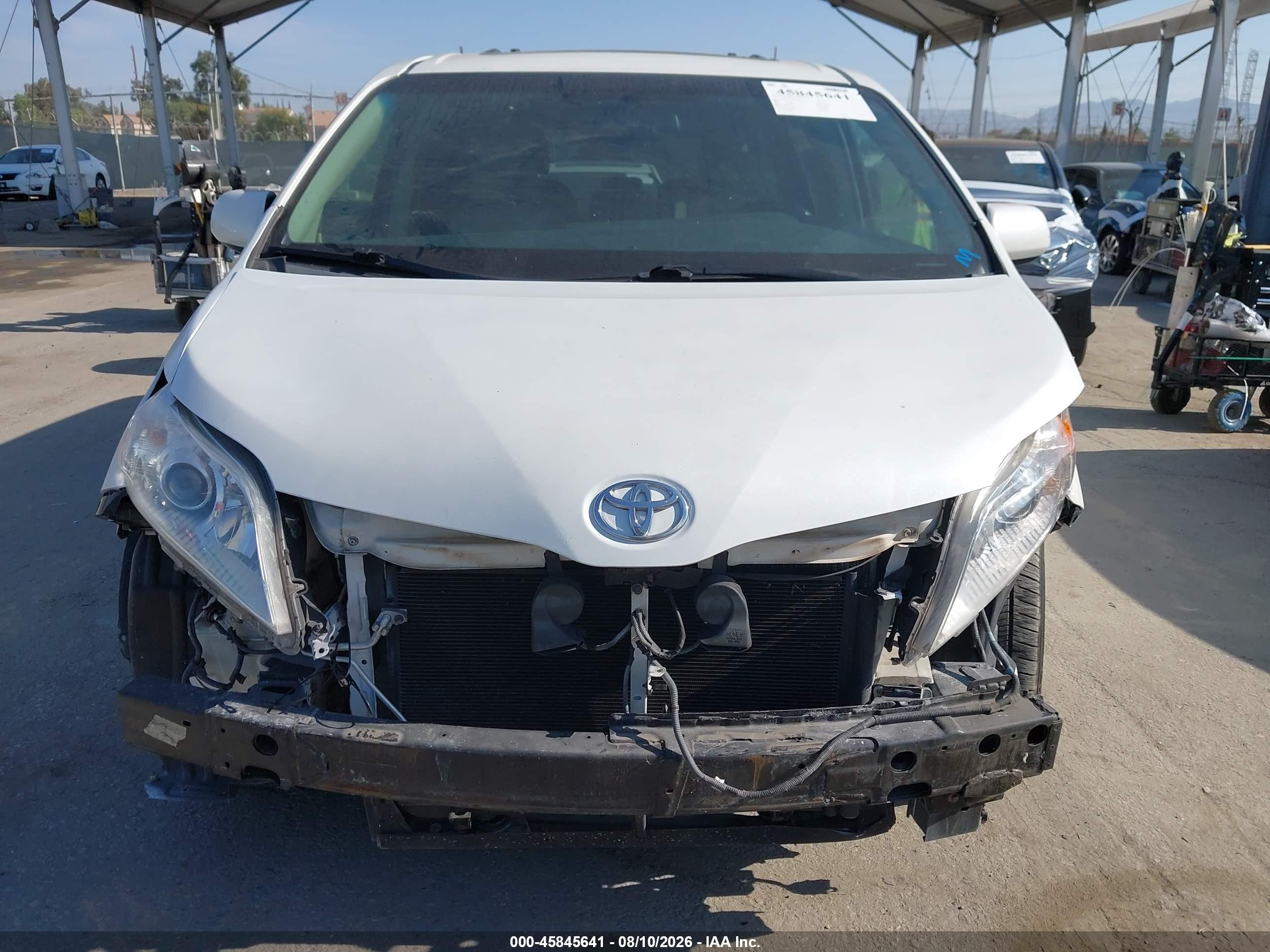 2015 Toyota Sienna Xle 8 Passenger White vin: 5TDYK3DC1FS654983