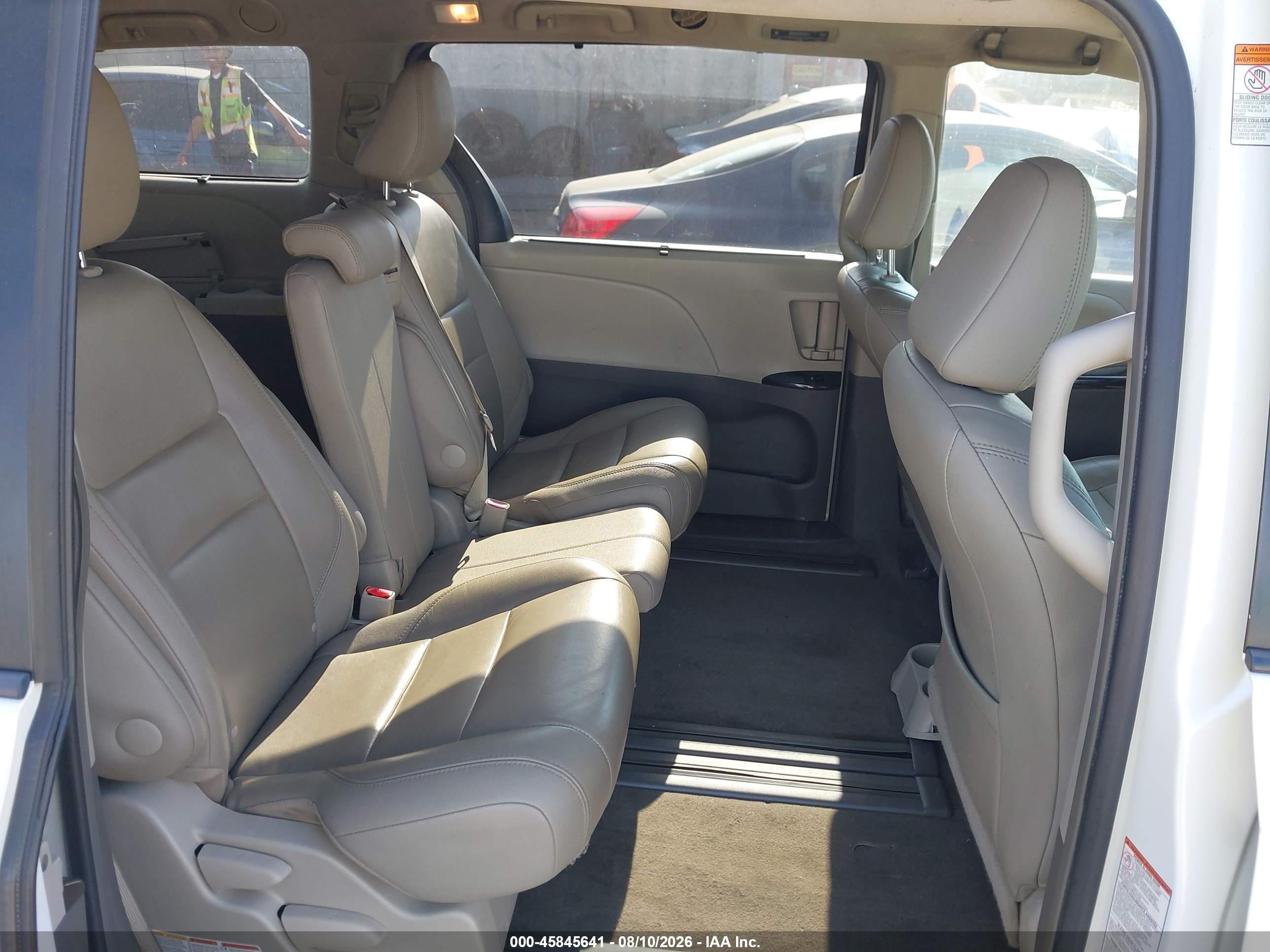 2015 Toyota Sienna Xle 8 Passenger White vin: 5TDYK3DC1FS654983