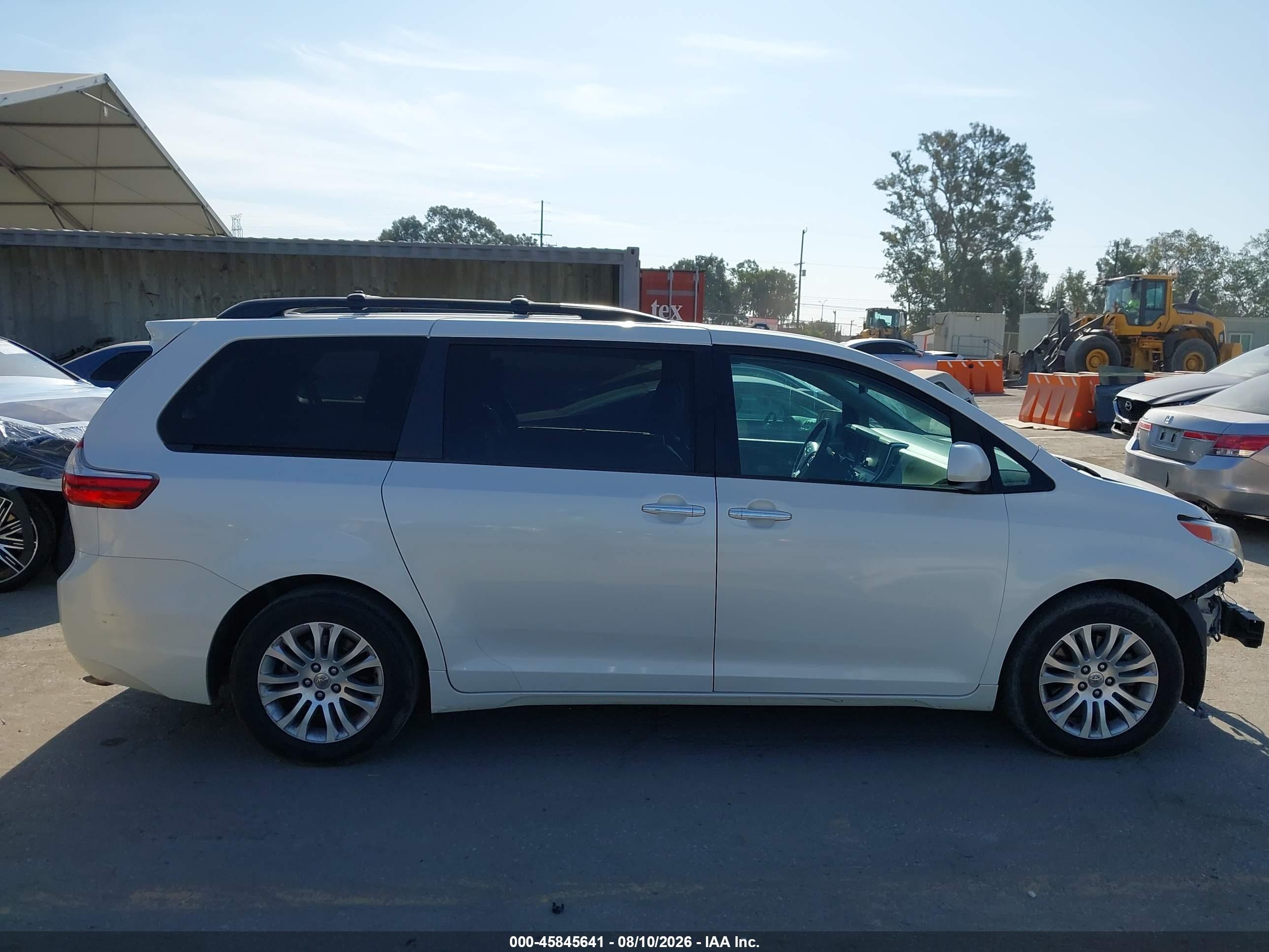 2015 Toyota Sienna Xle 8 Passenger White vin: 5TDYK3DC1FS654983