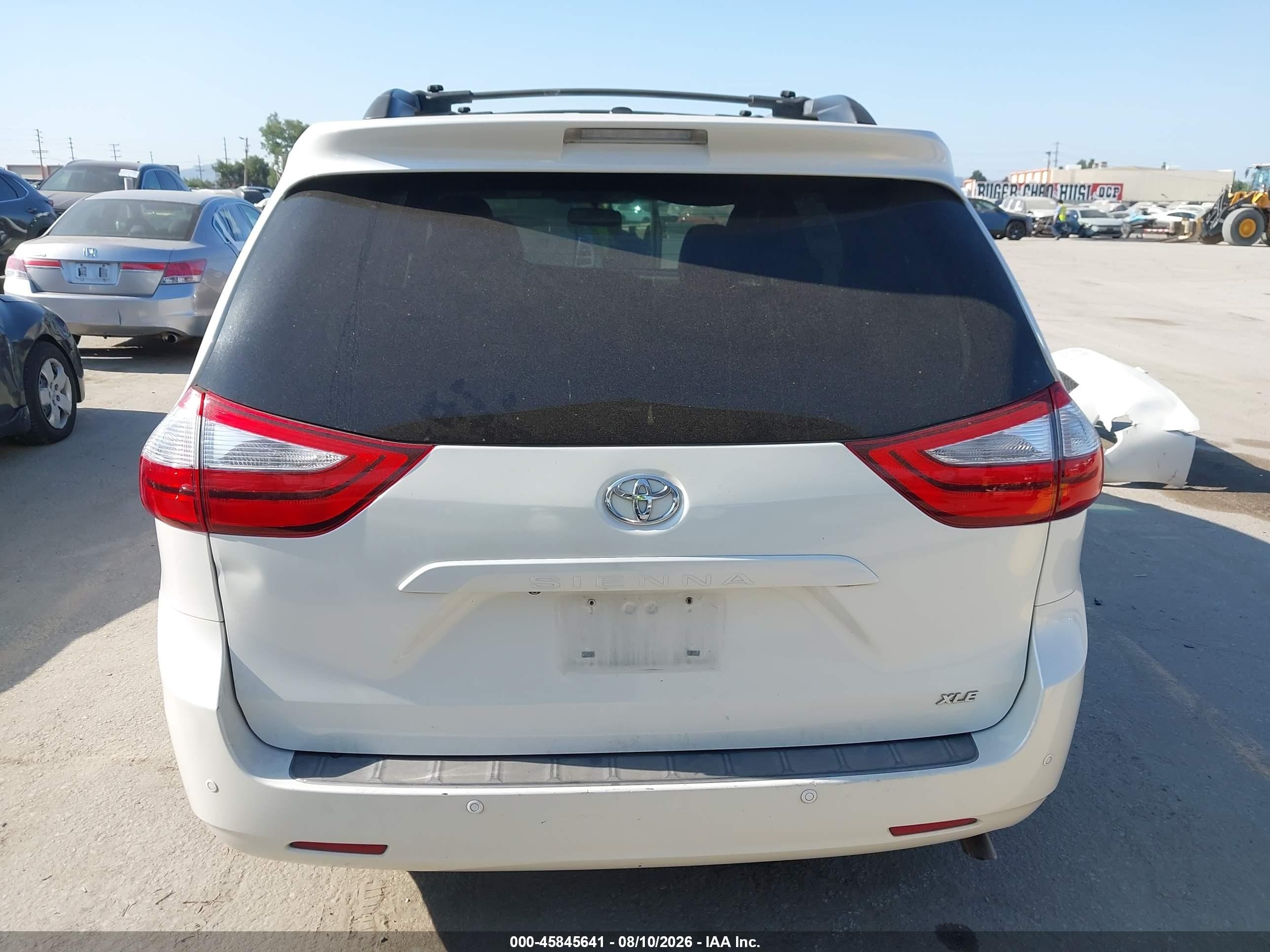 2015 Toyota Sienna Xle 8 Passenger White vin: 5TDYK3DC1FS654983