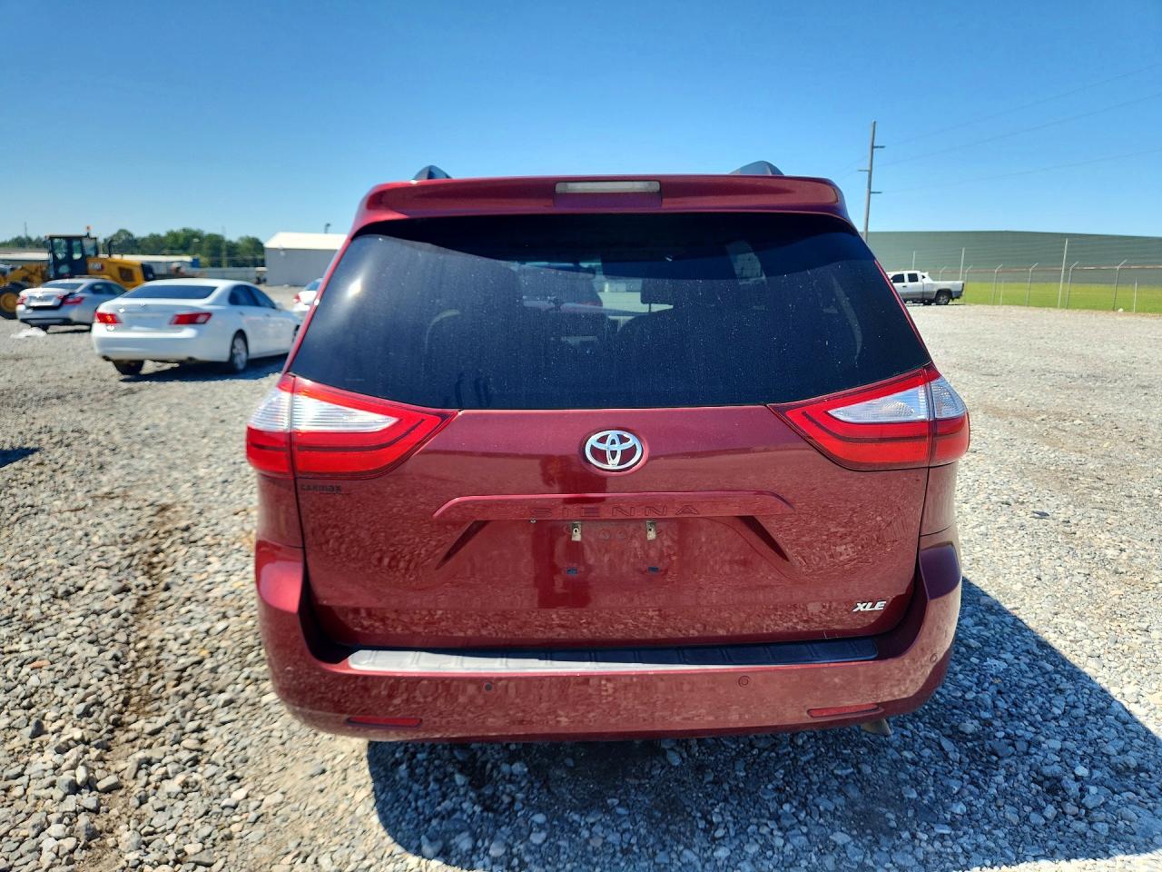 2015 Toyota Sienna Xle Premium 8-passenger Burgundy vin: 5TDYK3DC1FS658774