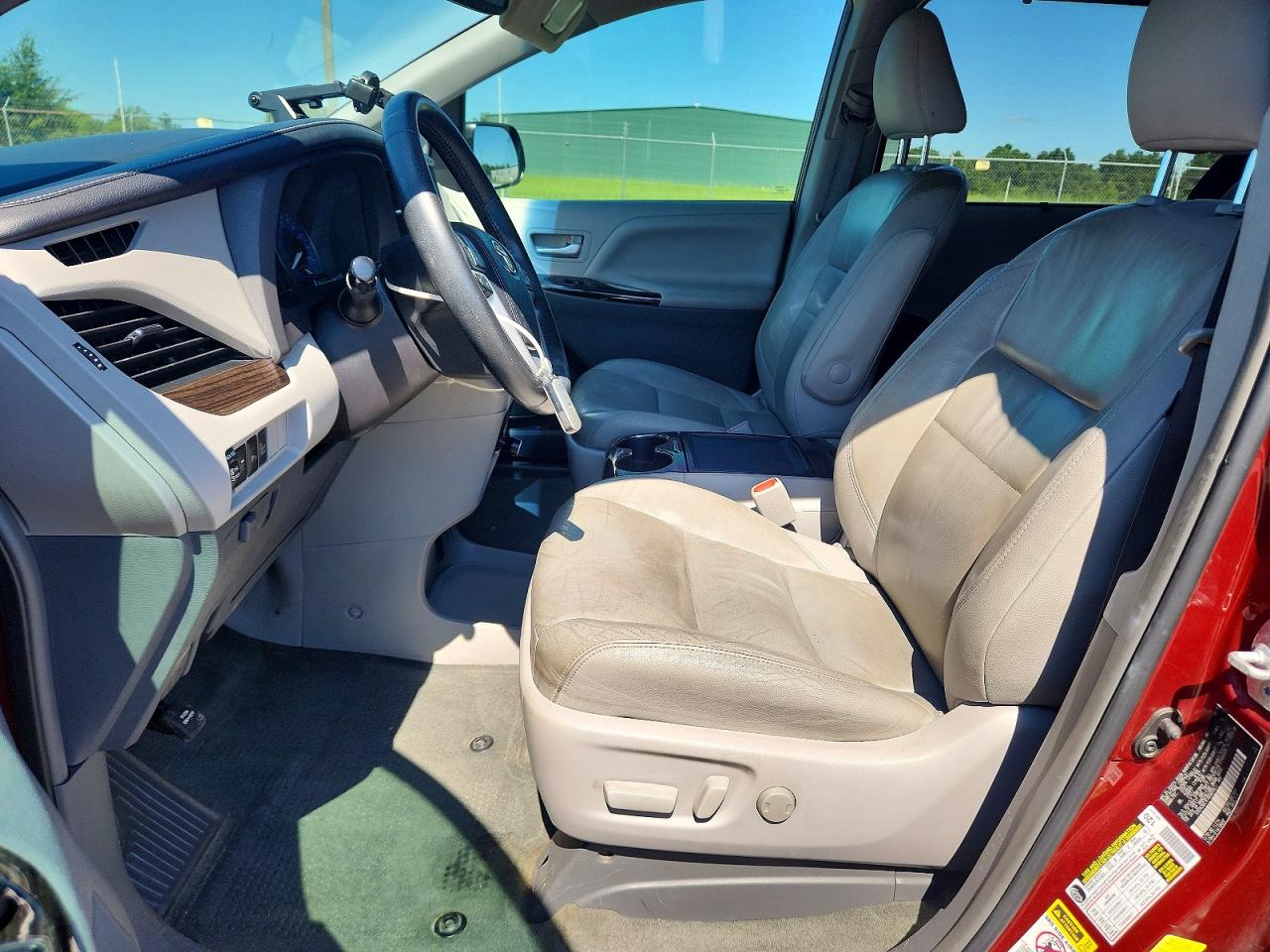 2015 Toyota Sienna Xle Premium 8-passenger Burgundy vin: 5TDYK3DC1FS658774