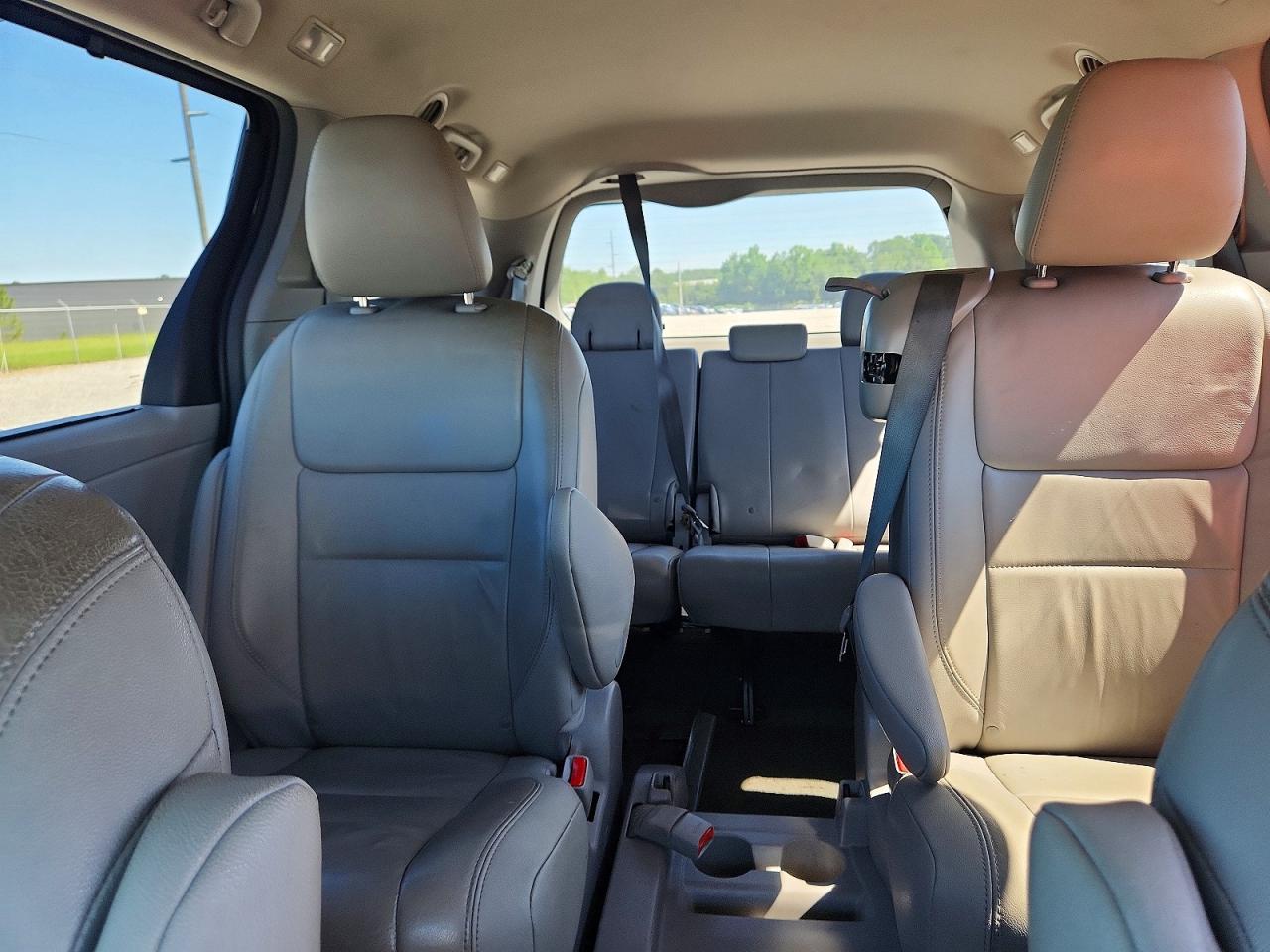 2015 Toyota Sienna Xle Premium 8-passenger Burgundy vin: 5TDYK3DC1FS658774