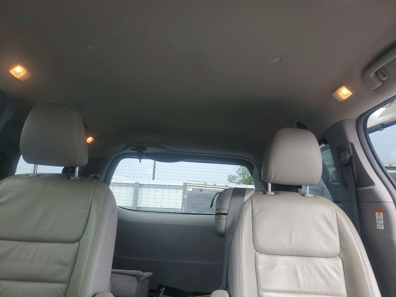 2015 Toyota Sienna Xle 8-passenger White vin: 5TDYK3DC1FS668866