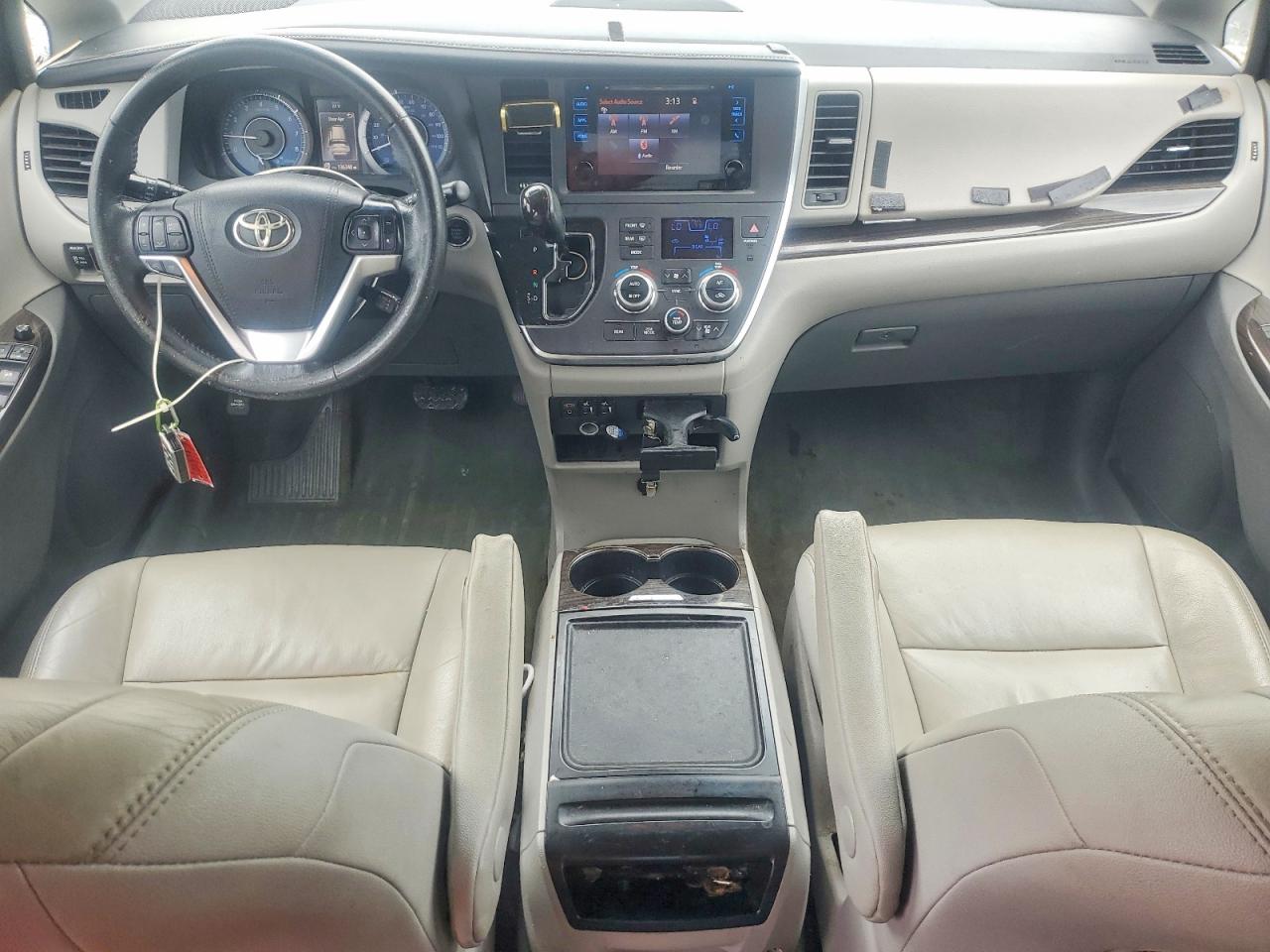 2015 Toyota Sienna Xle 8-passenger White vin: 5TDYK3DC1FS668866