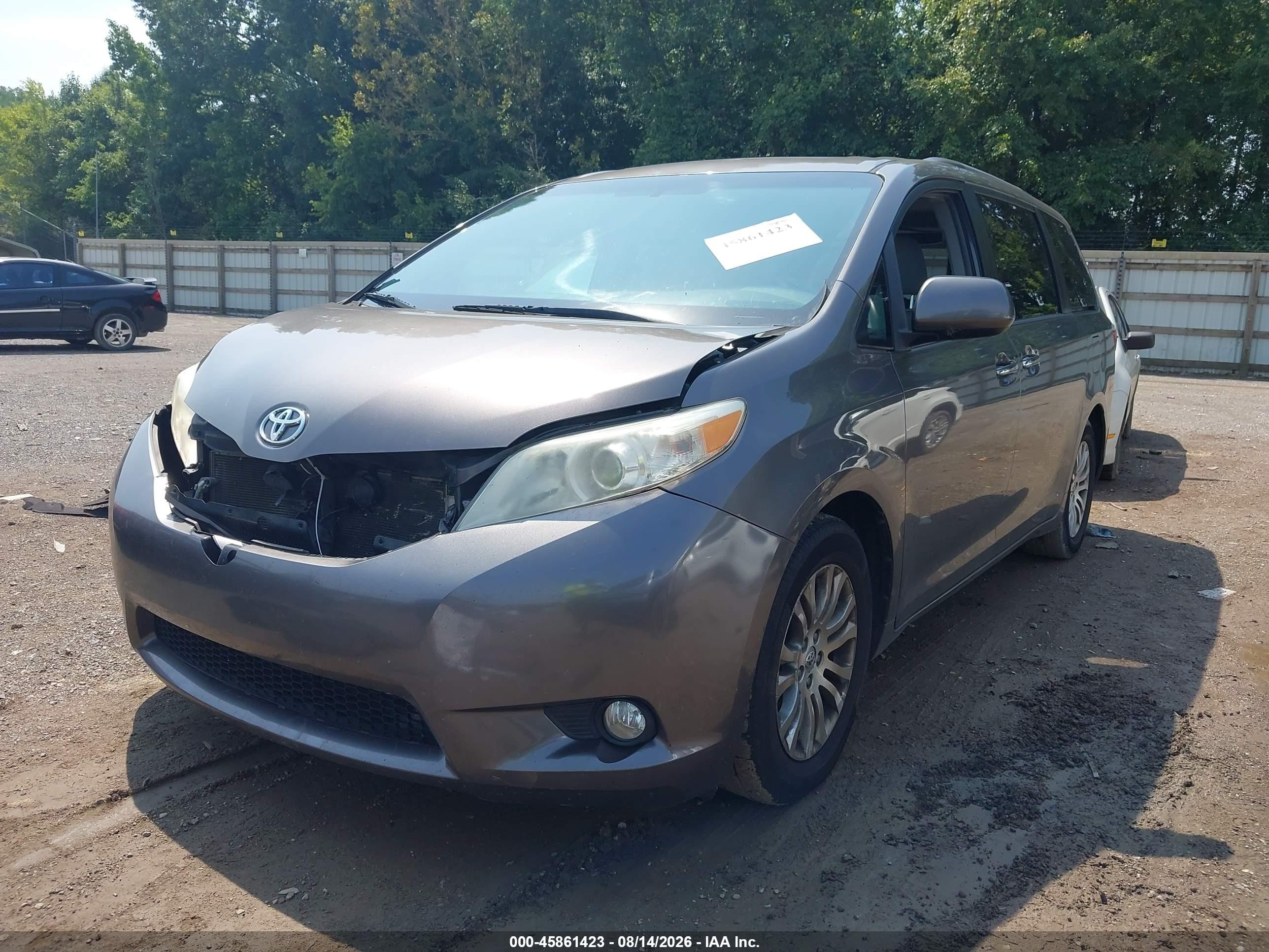 2015 Toyota Sienna Xle 8 Passenger Gray vin: 5TDYK3DC1FS689622