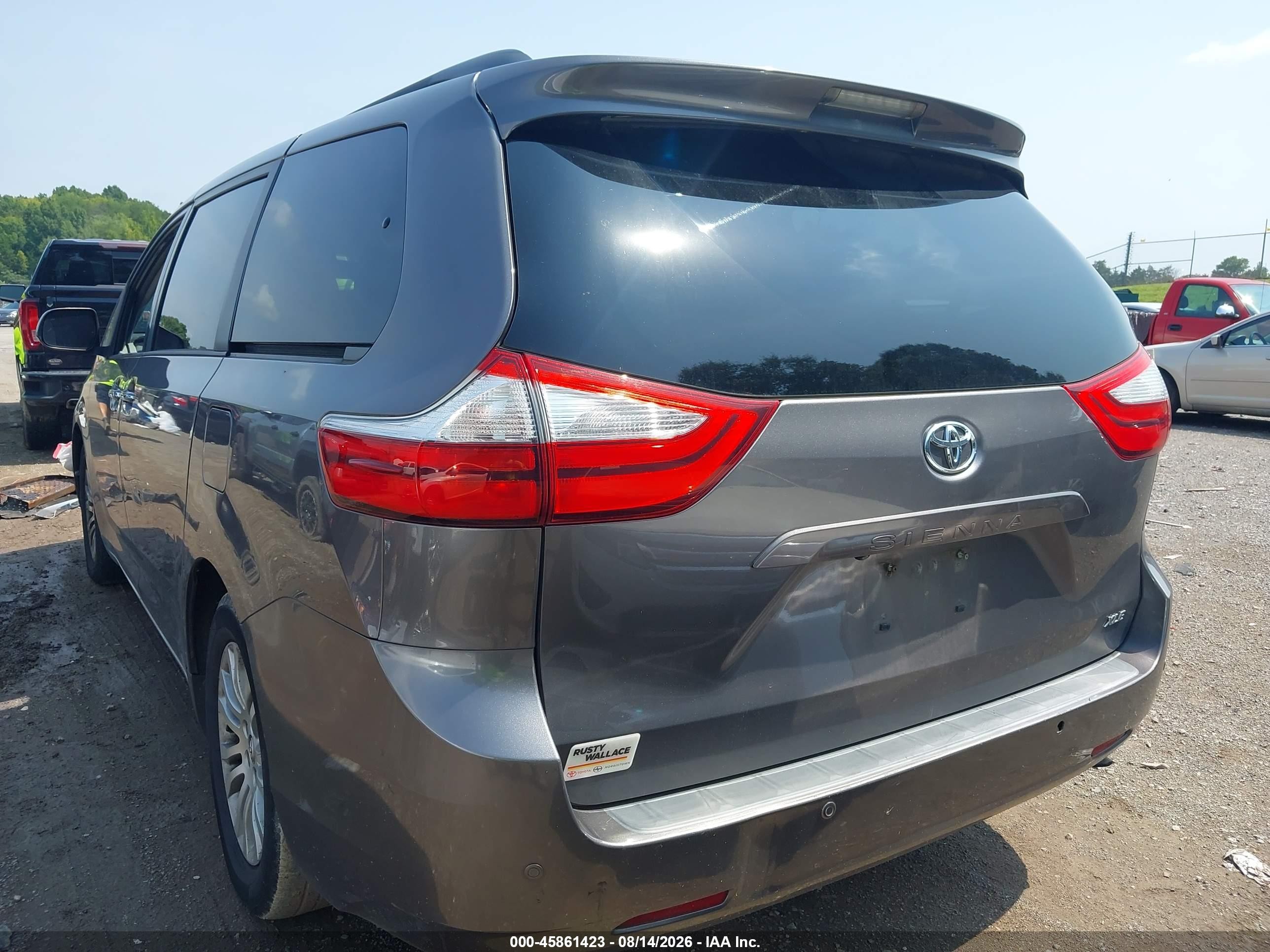 2015 Toyota Sienna Xle 8 Passenger Gray vin: 5TDYK3DC1FS689622
