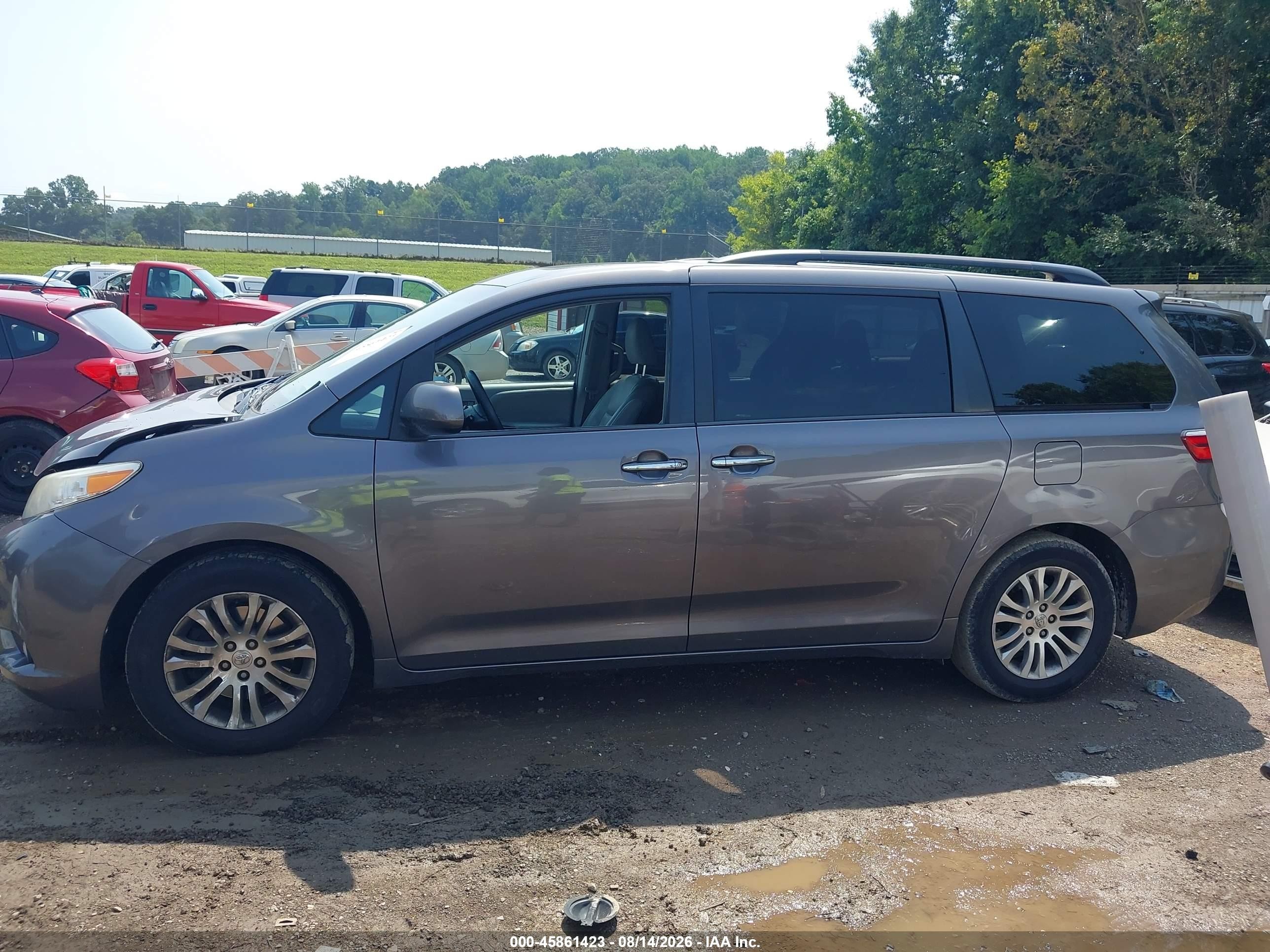 2015 Toyota Sienna Xle 8 Passenger Gray vin: 5TDYK3DC1FS689622