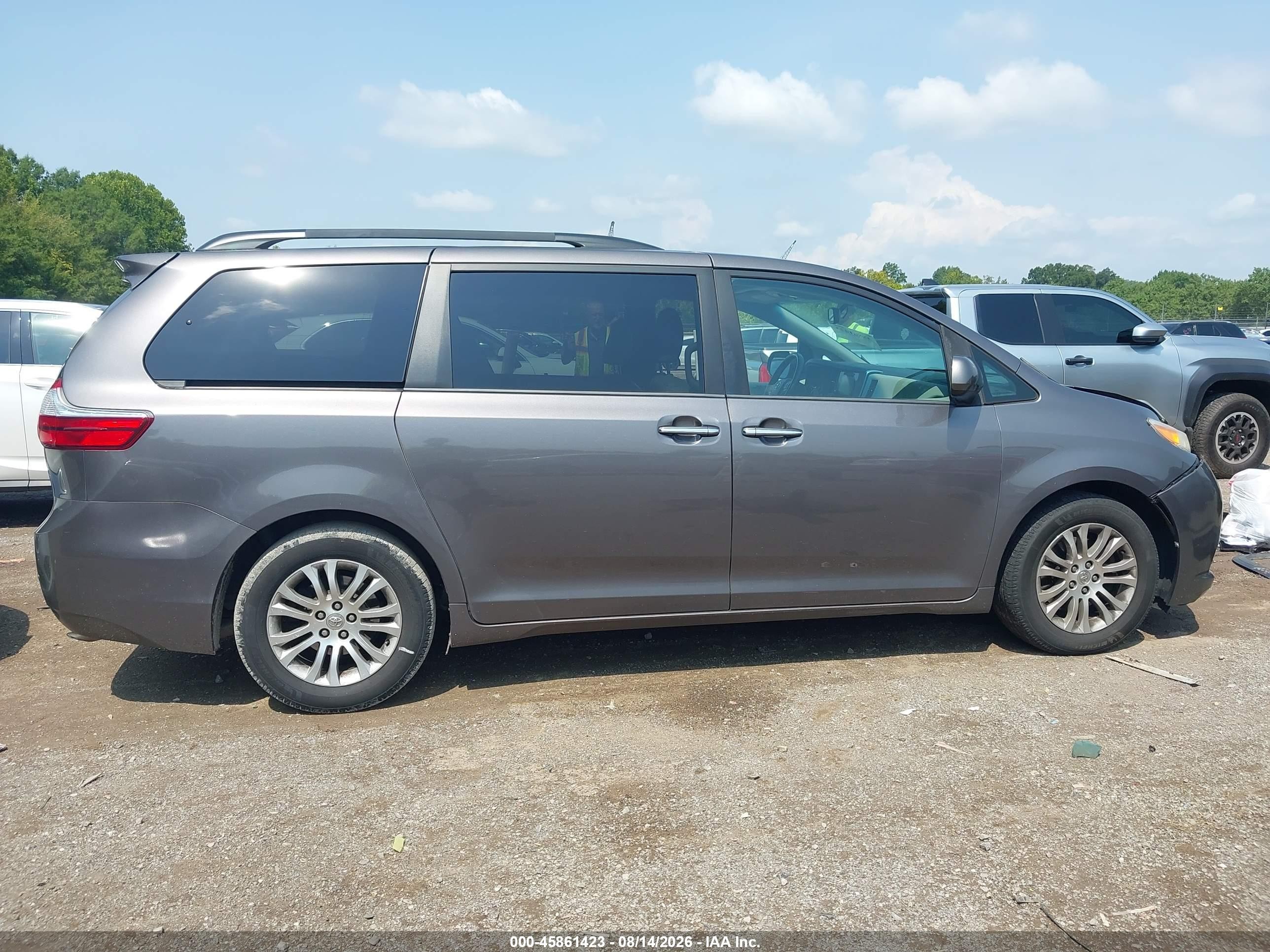 2015 Toyota Sienna Xle 8 Passenger Gray vin: 5TDYK3DC1FS689622