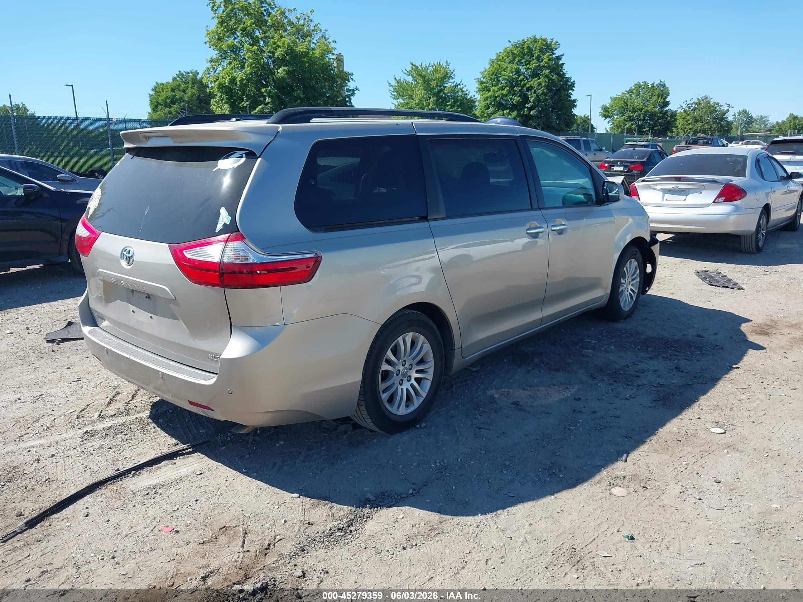 2015 Toyota Sienna Xle 8 Passenger Tan vin: 5TDYK3DC1FS690138
