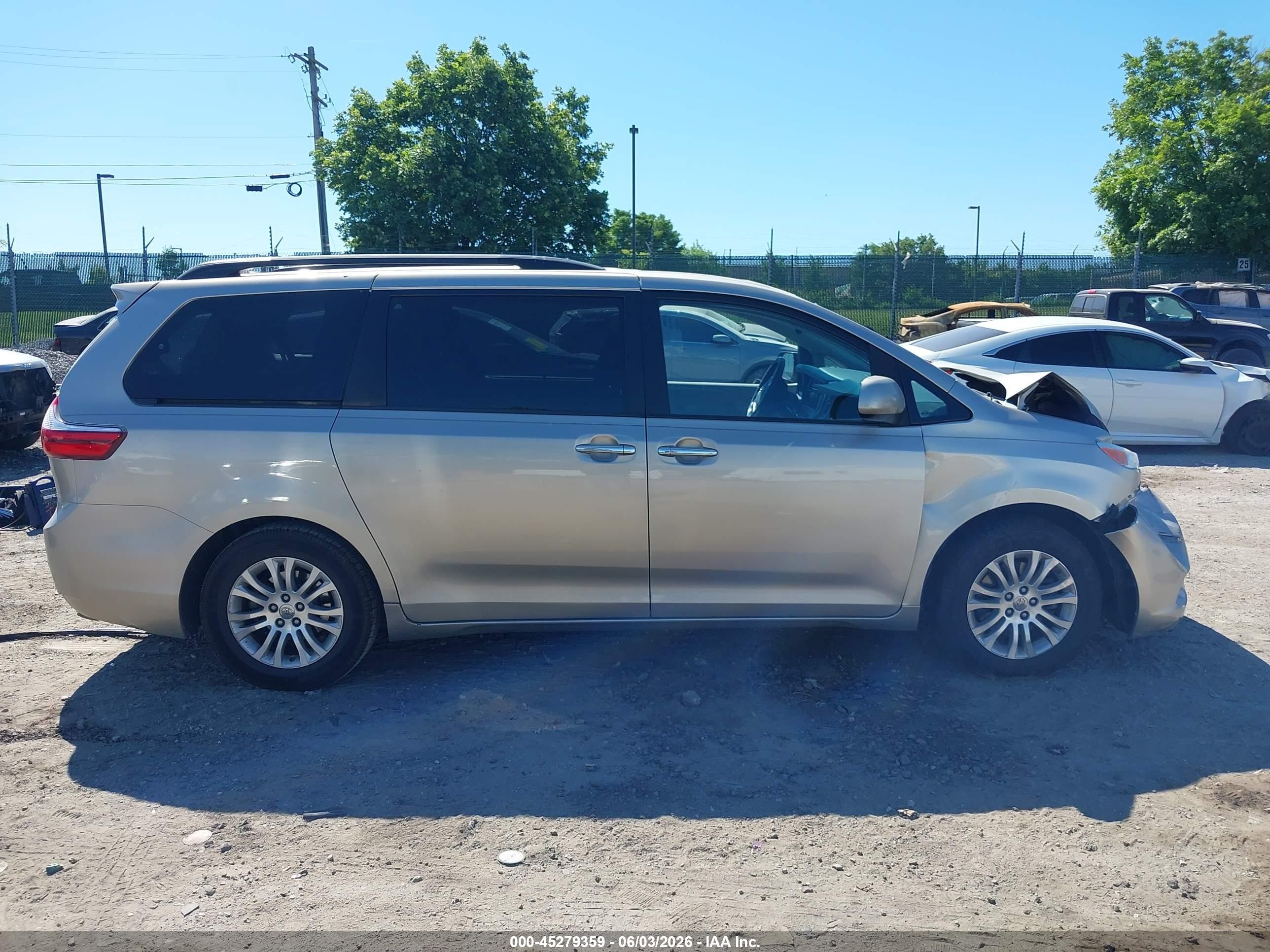 2015 Toyota Sienna Xle 8 Passenger Tan vin: 5TDYK3DC1FS690138