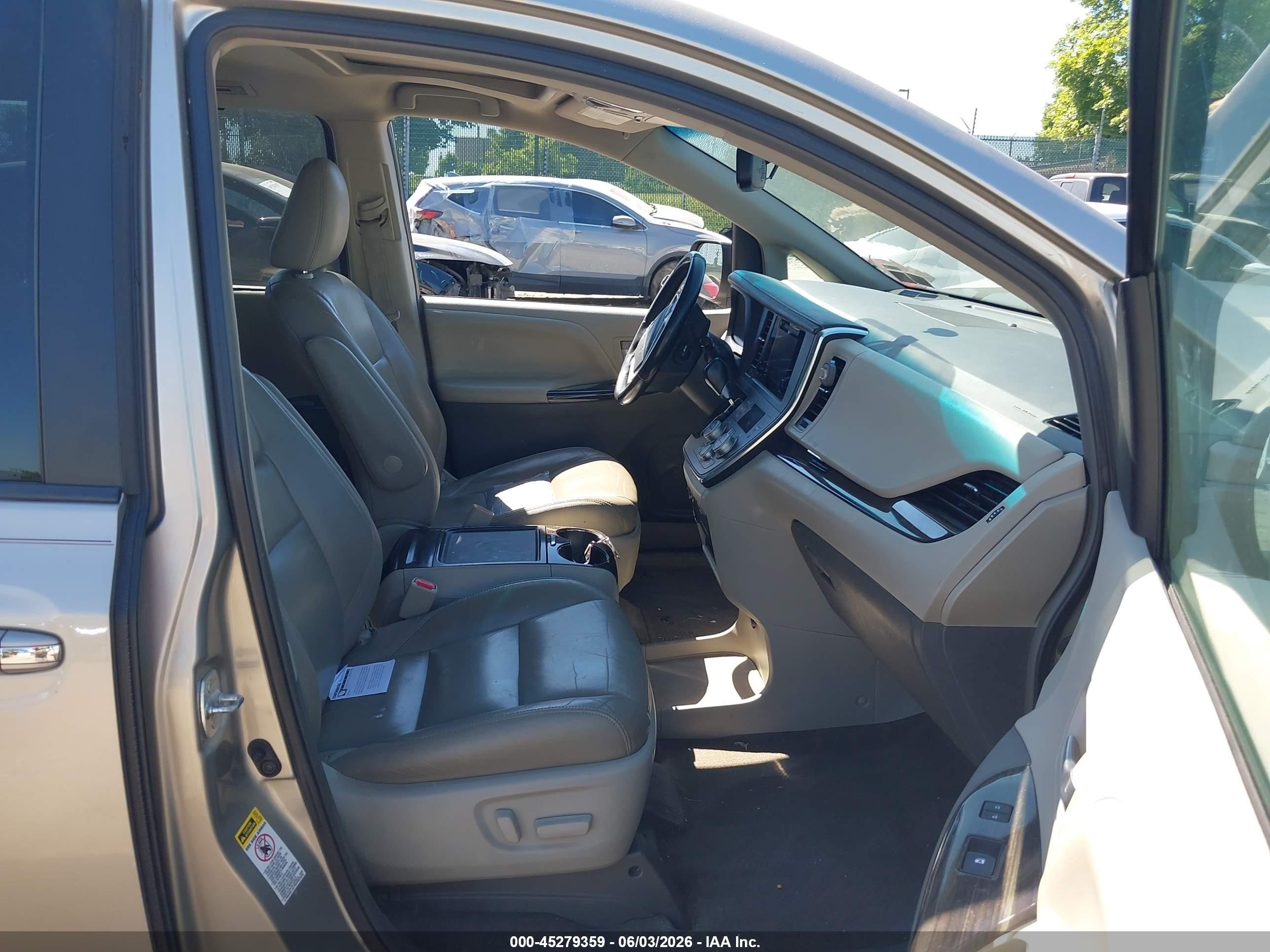 2015 Toyota Sienna Xle 8 Passenger Tan vin: 5TDYK3DC1FS690138