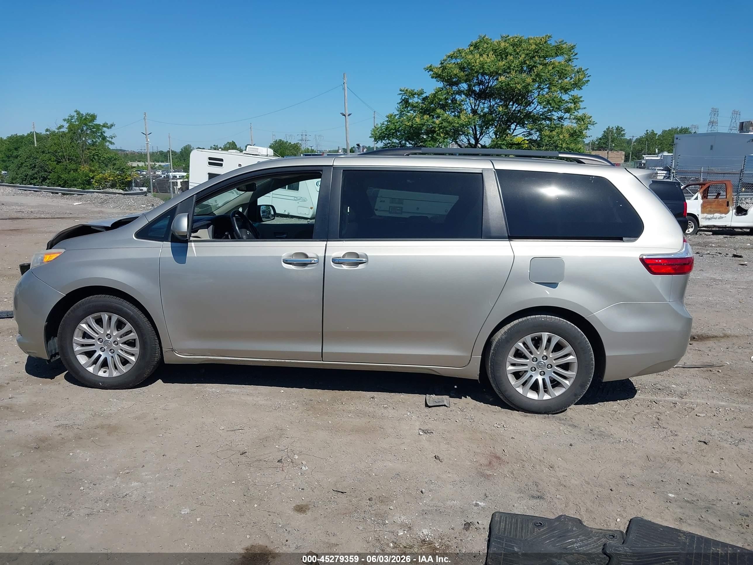 2015 Toyota Sienna Xle 8 Passenger Tan vin: 5TDYK3DC1FS690138
