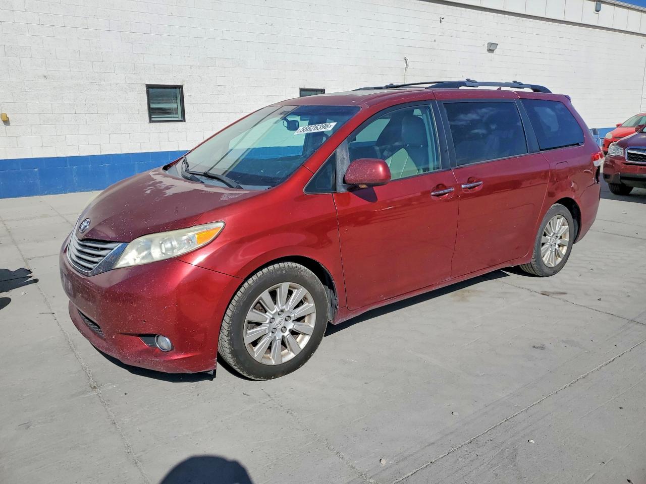 2011 Toyota Sienna Limited 7-passenger Red vin: 5TDYK3DC2BS007566