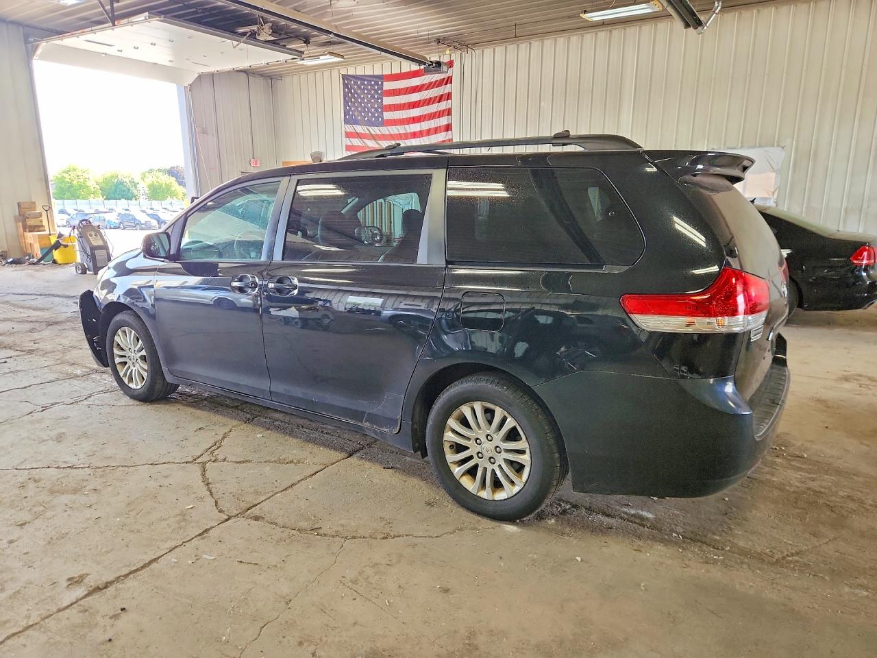 2011 Toyota Sienna Xle 8-passenger Черный vin: 5TDYK3DC2BS007888