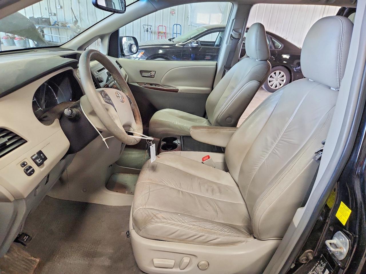 2011 Toyota Sienna Xle 8-passenger Черный vin: 5TDYK3DC2BS007888