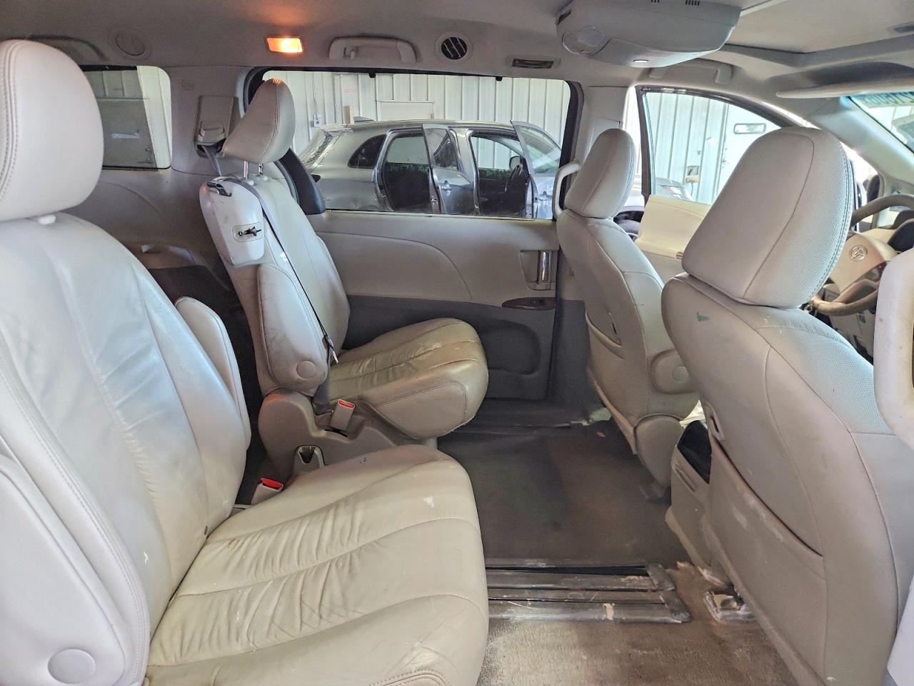 2011 Toyota Sienna Xle 8-passenger Черный vin: 5TDYK3DC2BS007888