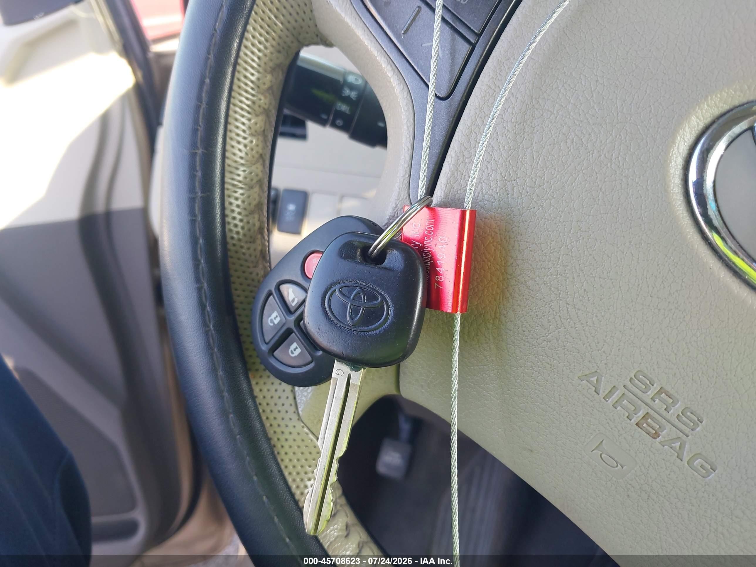 2011 Toyota Sienna Xle V6 Gold vin: 5TDYK3DC2BS016428