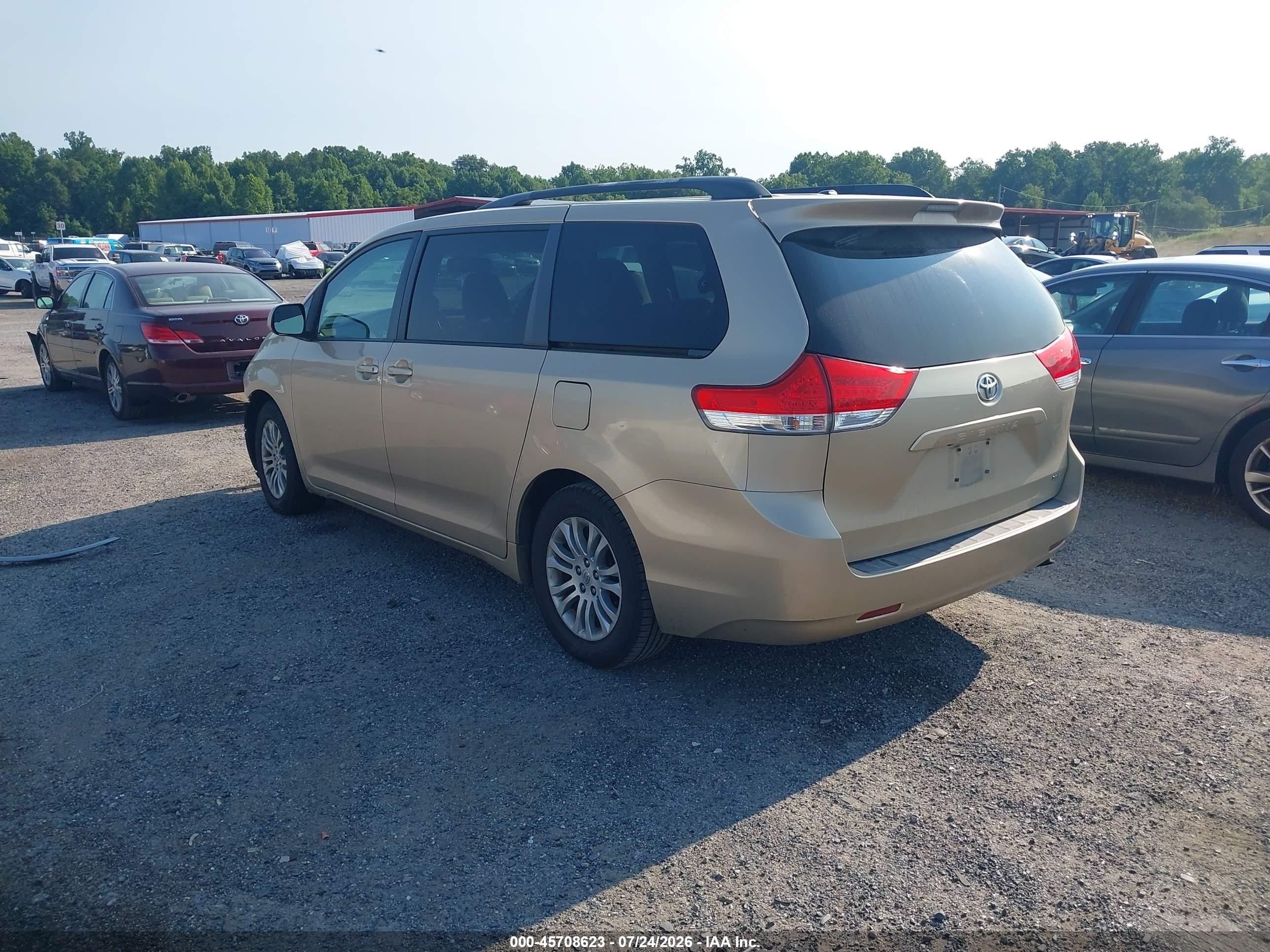2011 Toyota Sienna Xle V6 Gold vin: 5TDYK3DC2BS016428