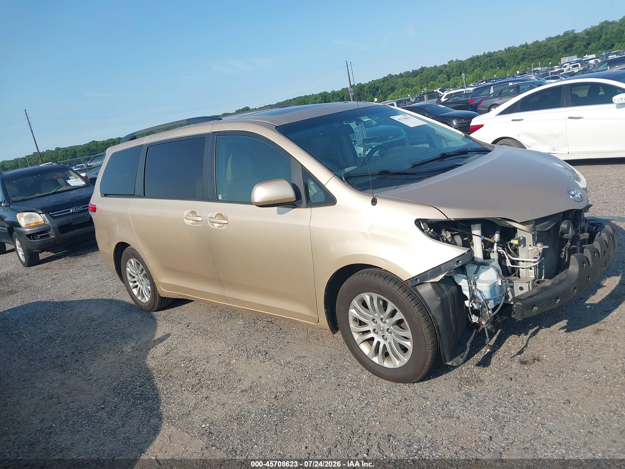 2011 Toyota Sienna Xle V6 Gold vin: 5TDYK3DC2BS016428