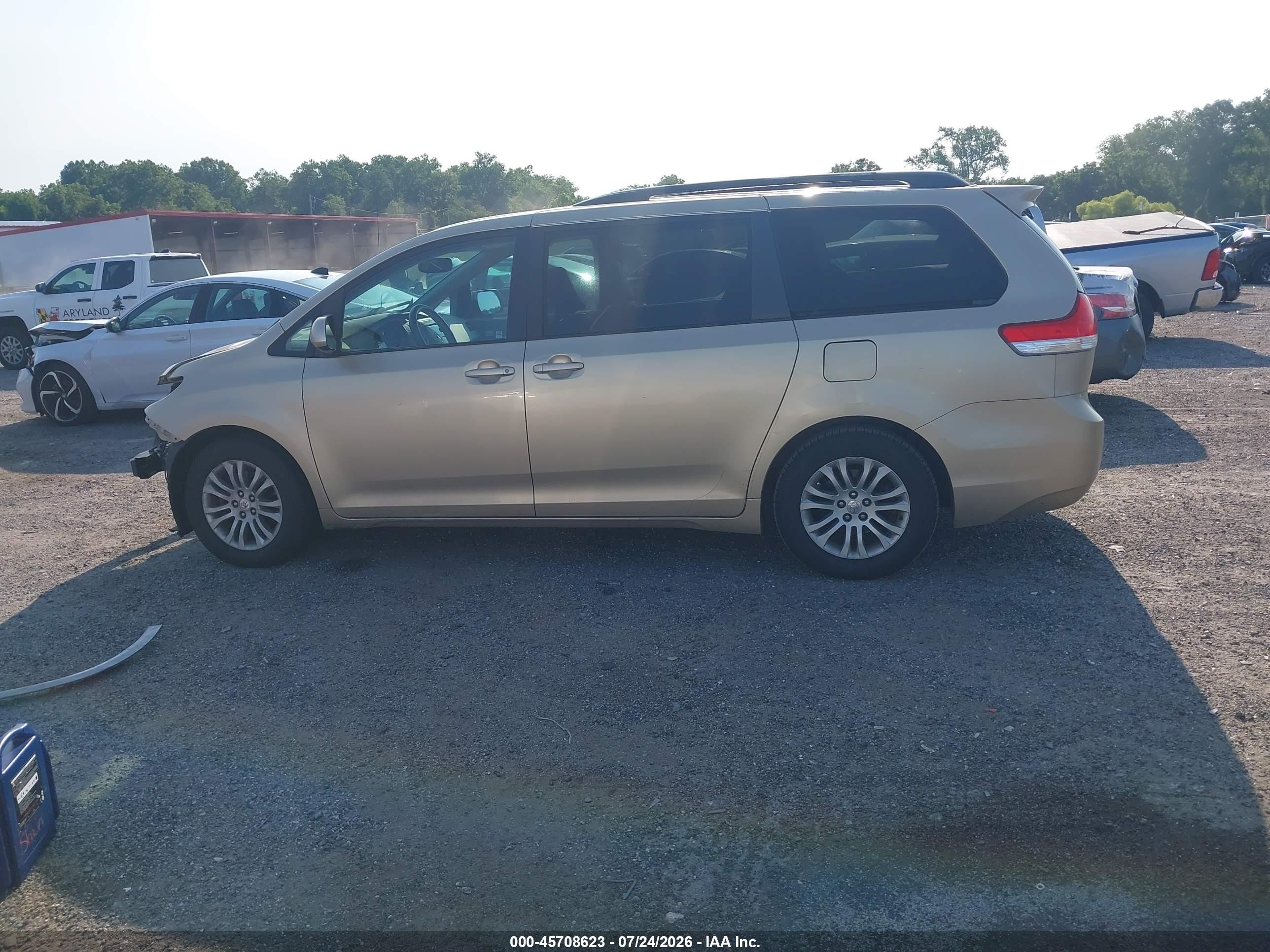 2011 Toyota Sienna Xle V6 Gold vin: 5TDYK3DC2BS016428