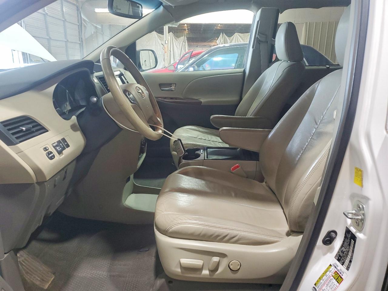 2011 Toyota Sienna Xle 8-passenger White vin: 5TDYK3DC2BS050515