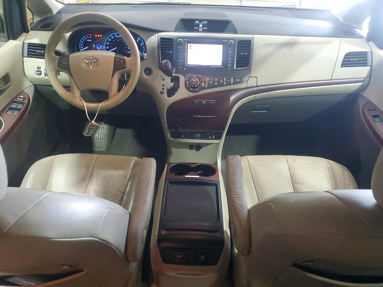2011 Toyota Sienna Xle 8-passenger White vin: 5TDYK3DC2BS050515