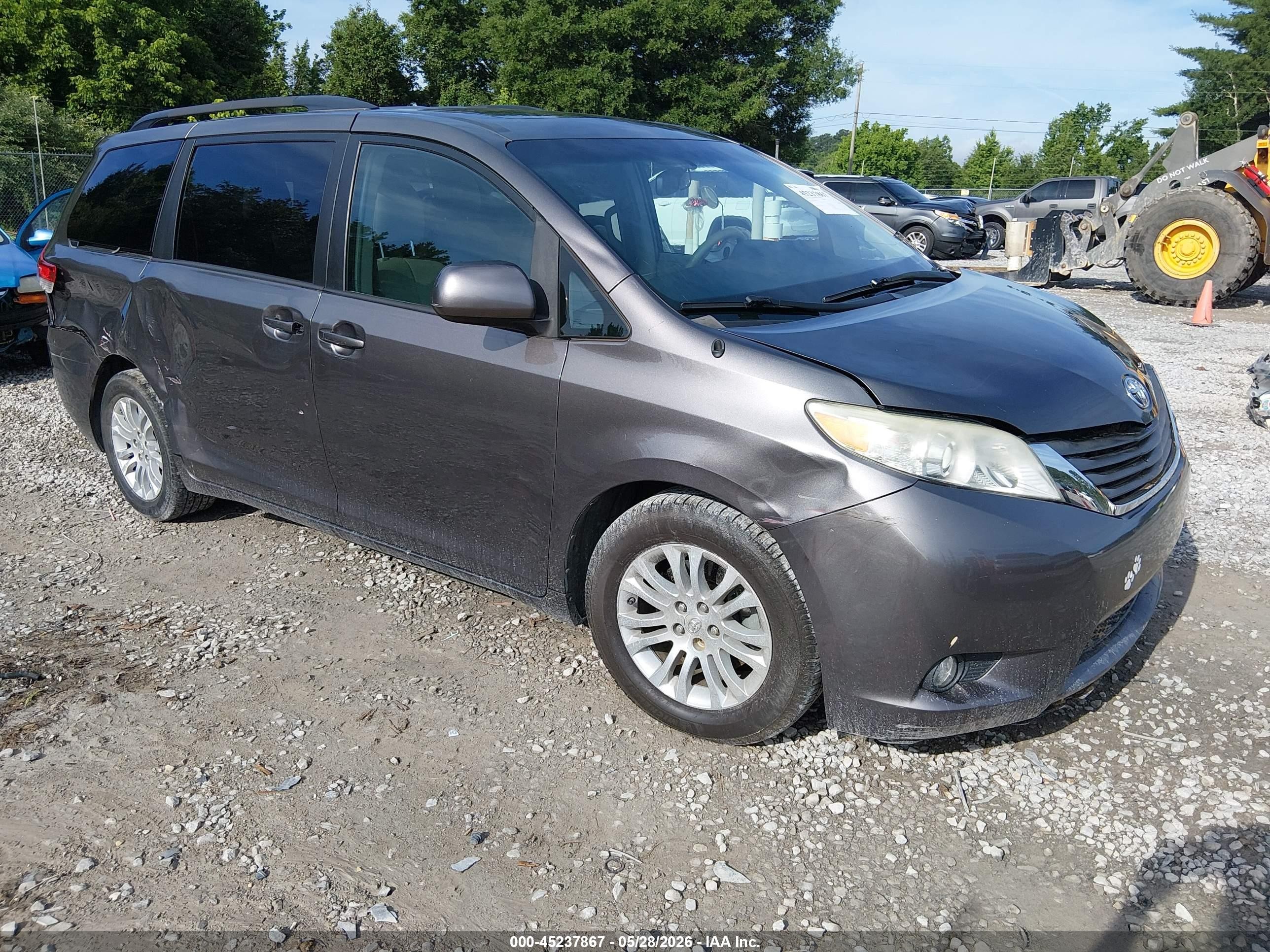2011 Toyota Sienna Xle V6 Gray vin: 5TDYK3DC2BS053267