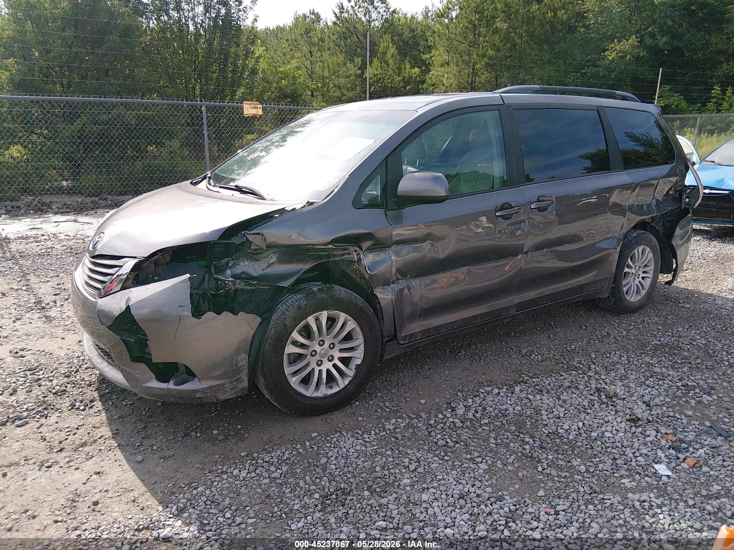 2011 Toyota Sienna Xle V6 Gray vin: 5TDYK3DC2BS053267