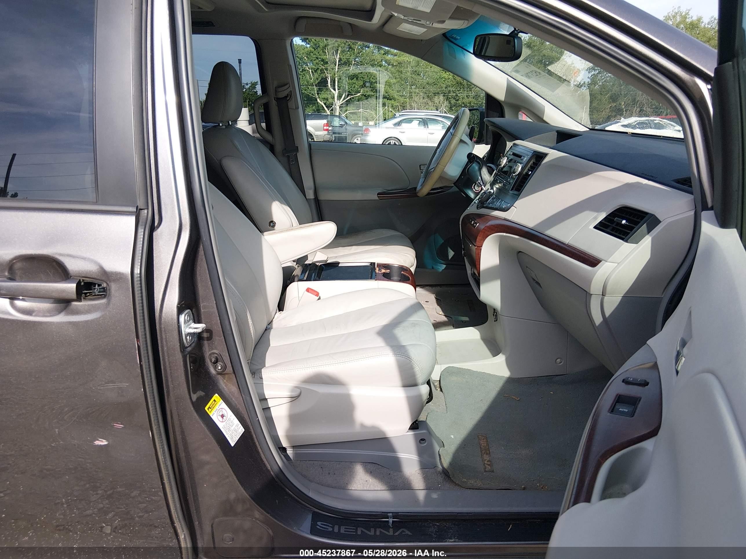 2011 Toyota Sienna Xle V6 Gray vin: 5TDYK3DC2BS053267