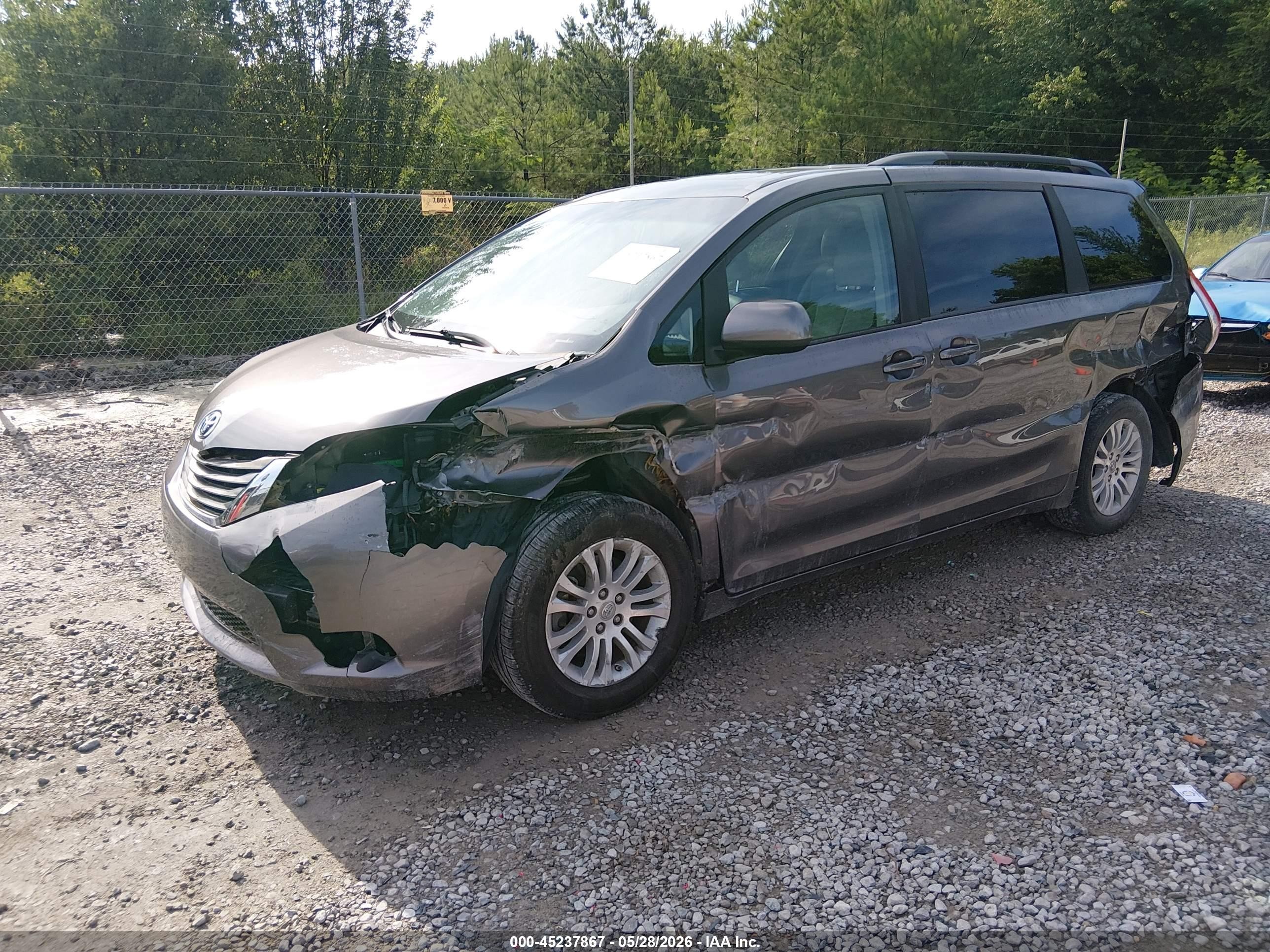 2011 Toyota Sienna Xle V6 Gray vin: 5TDYK3DC2BS053267