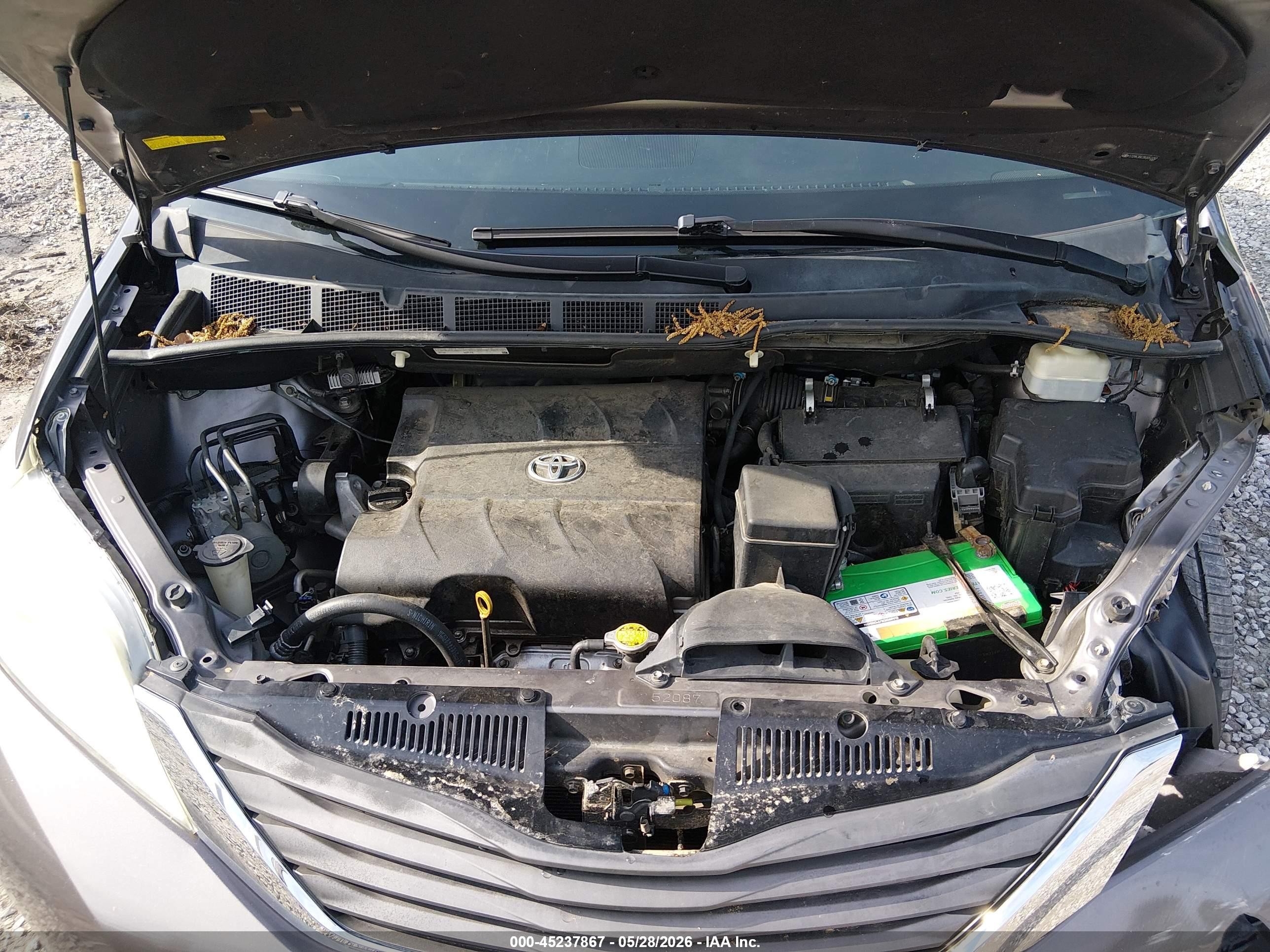 2011 Toyota Sienna Xle V6 Gray vin: 5TDYK3DC2BS053267