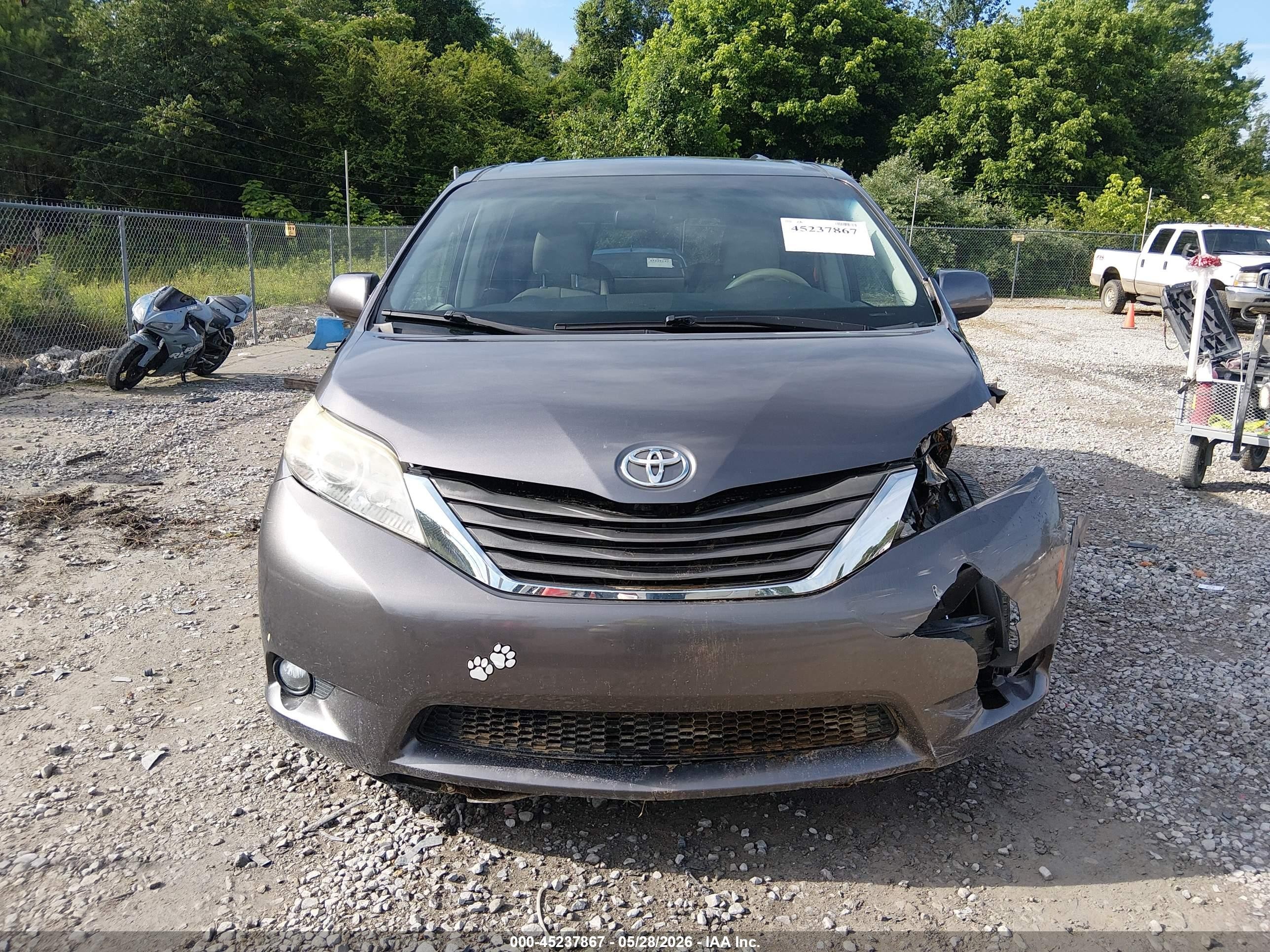 2011 Toyota Sienna Xle V6 Gray vin: 5TDYK3DC2BS053267