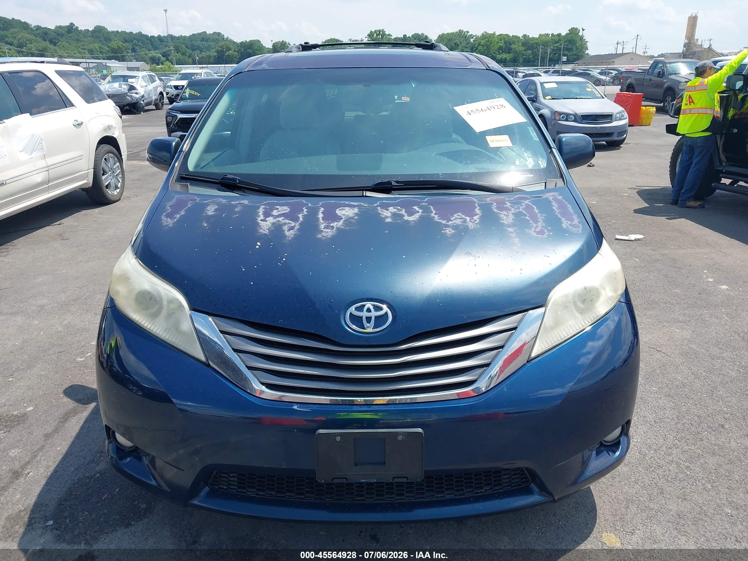 2011 Toyota Sienna Xle V6 Blue vin: 5TDYK3DC2BS067511