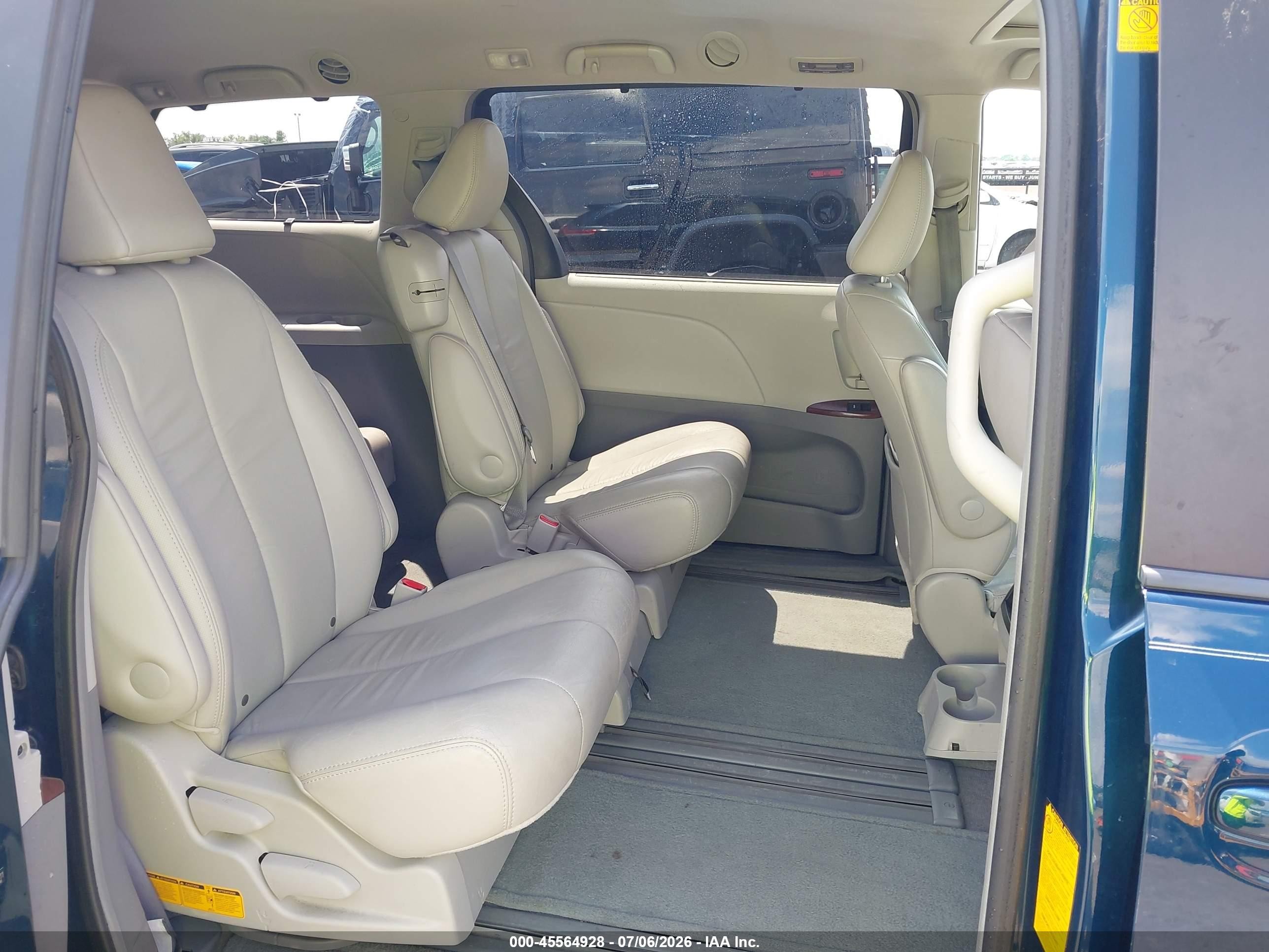 2011 Toyota Sienna Xle V6 Blue vin: 5TDYK3DC2BS067511