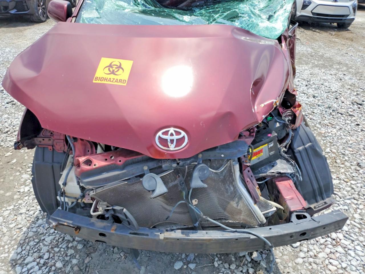 2011 Toyota Sienna Xle 8-passenger Burgundy vin: 5TDYK3DC2BS068321
